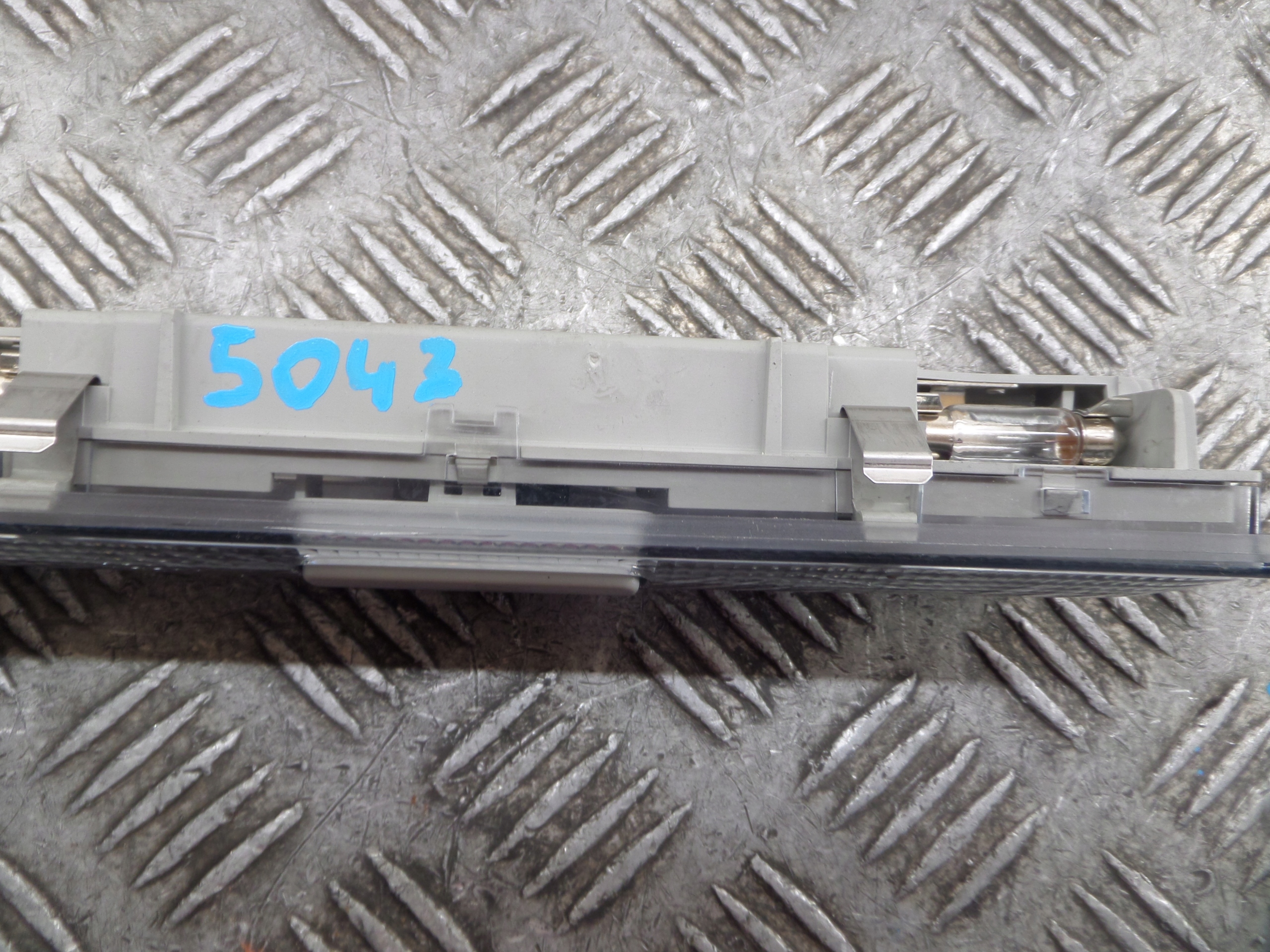 FANALE interna SKODA RAPID 8P0947111