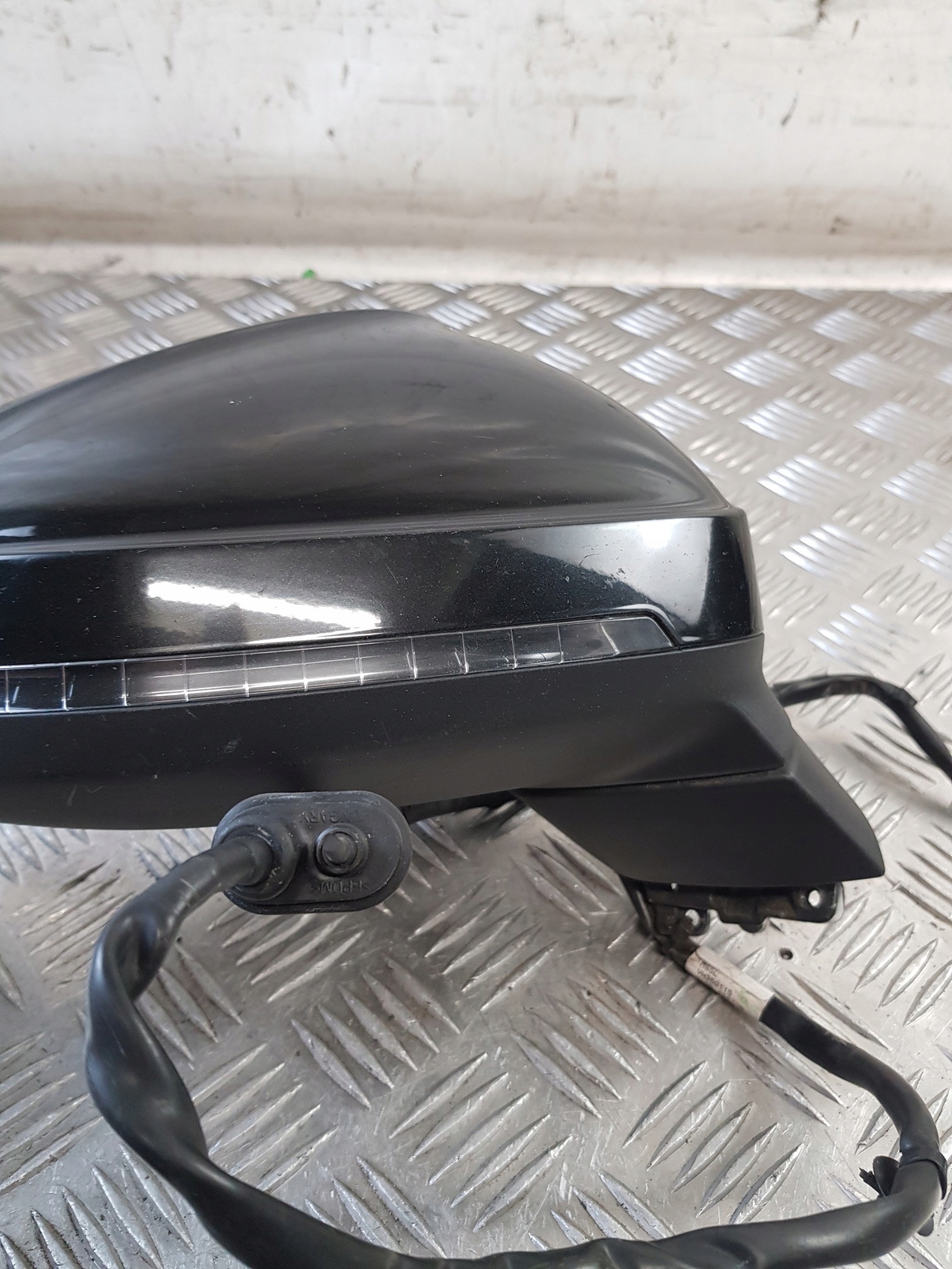 mirror right 6PIN AUDI A4 B9 AVANT 16R- K: LY9T