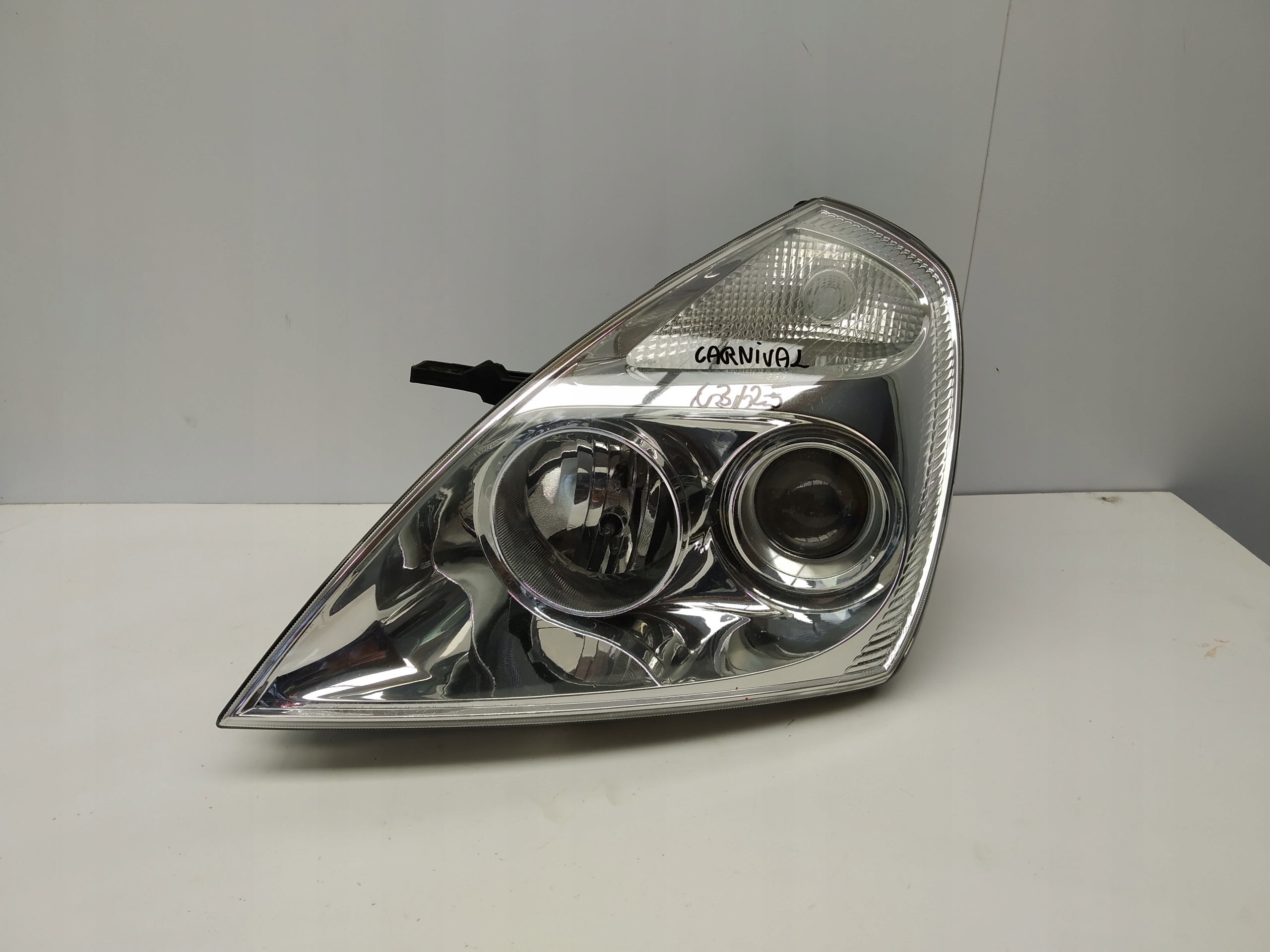 2005-2010r Kia Carnival II reflektor light front left zwykly original