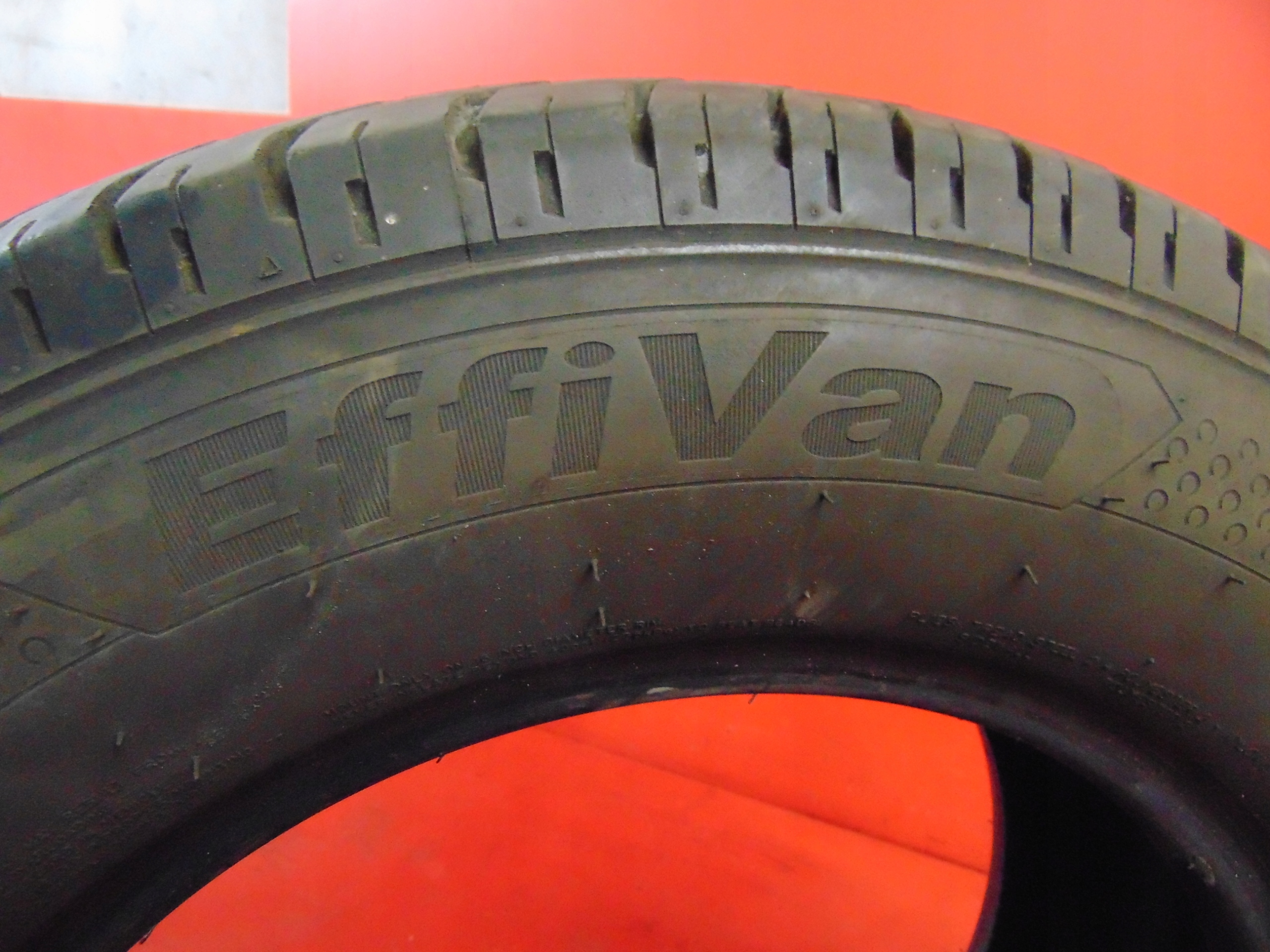 Caoutchouc LETNIA AOTELI EFFIVAN 235/65R16C