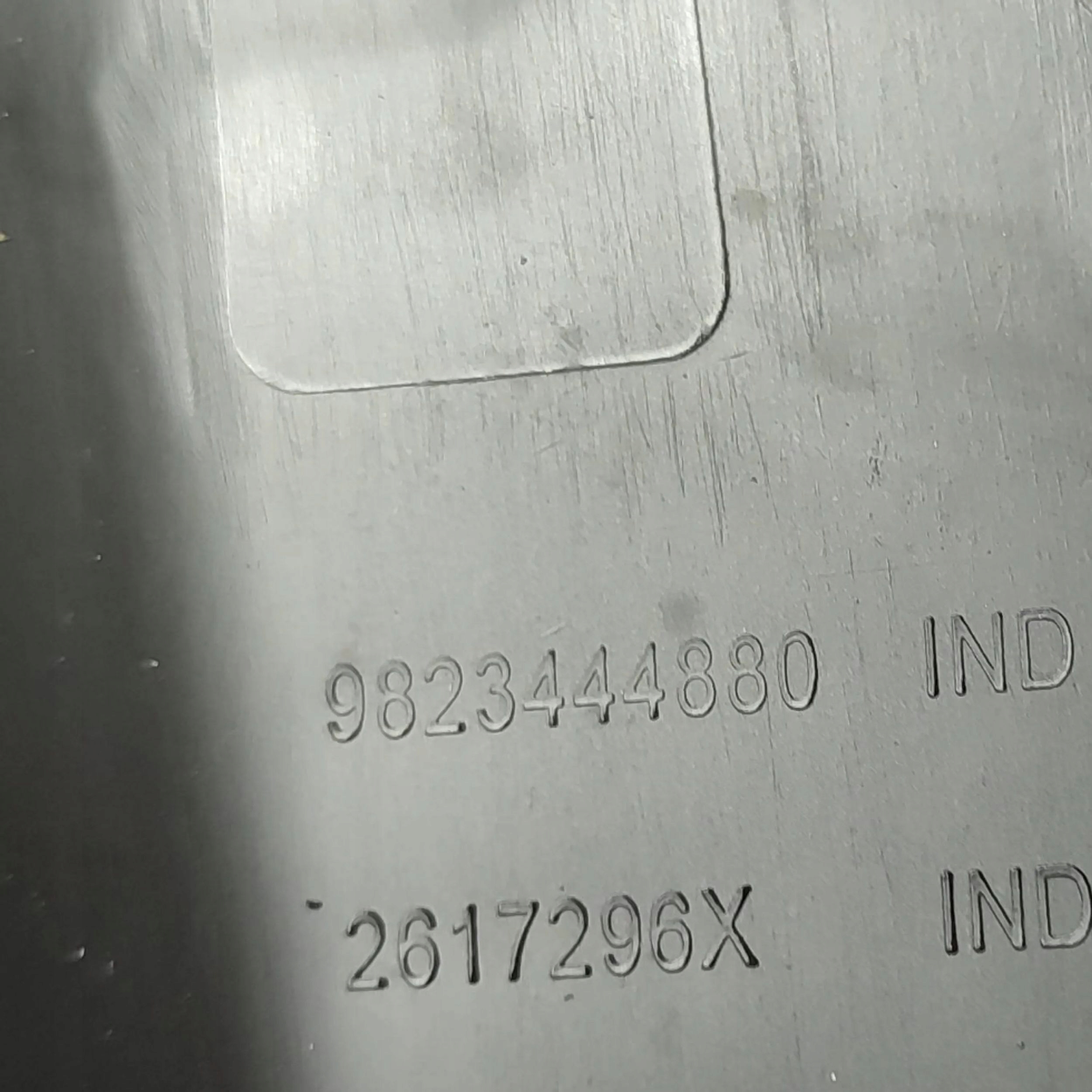 Peugeot 208 II 23r 1.2 right side cover tunelu
