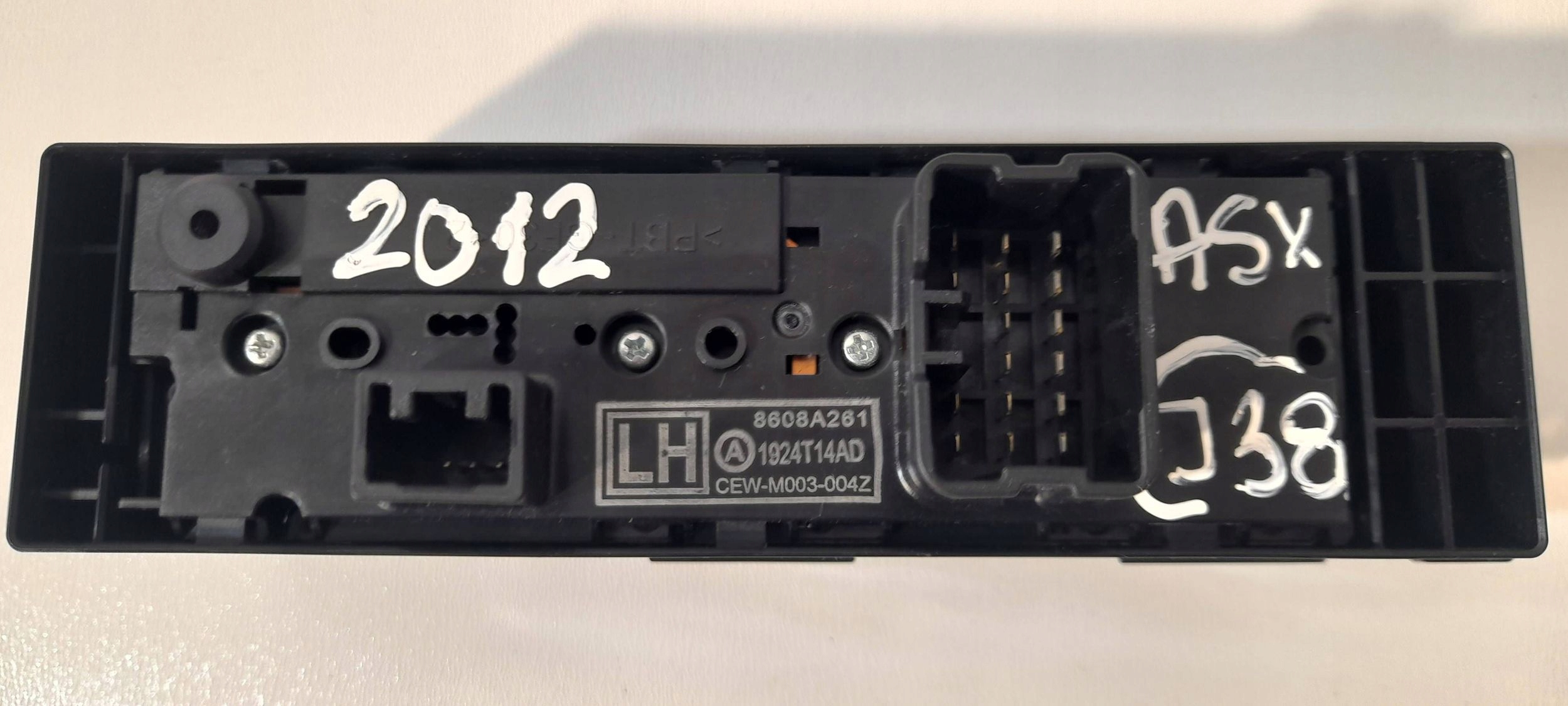 Mitsubishi ASX prekidač prekidača prozora 8608A261 (J38)