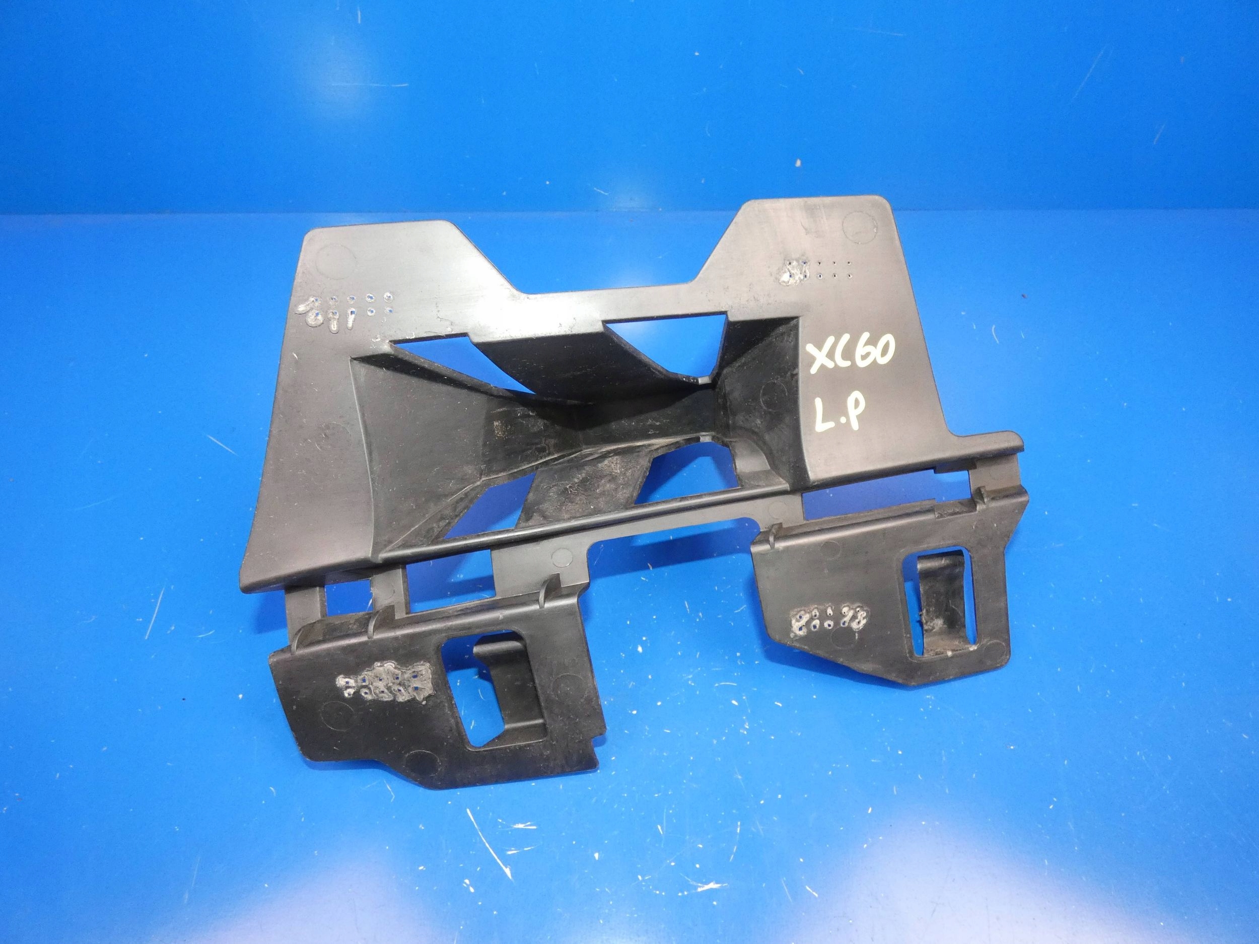 VOLVO XC60 e Supporto staffa Paraurti sinistra Anteriore