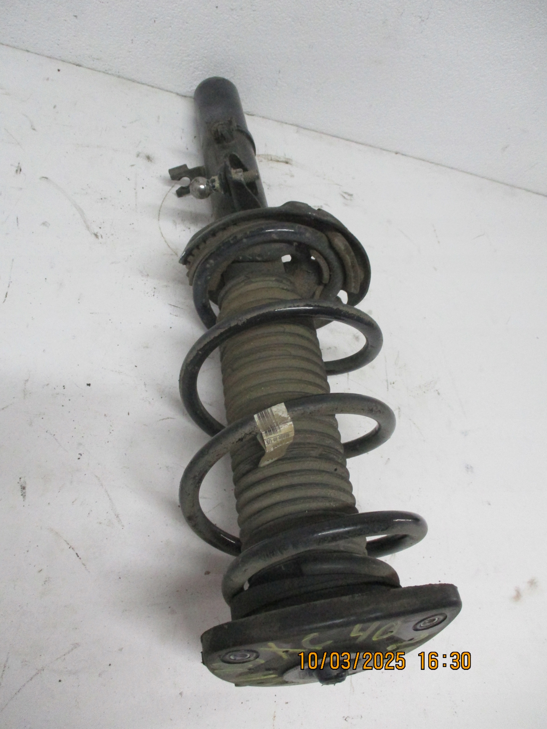shock absorber amor front right left VOLVO XC40 II 2,0D 32246645 32246646