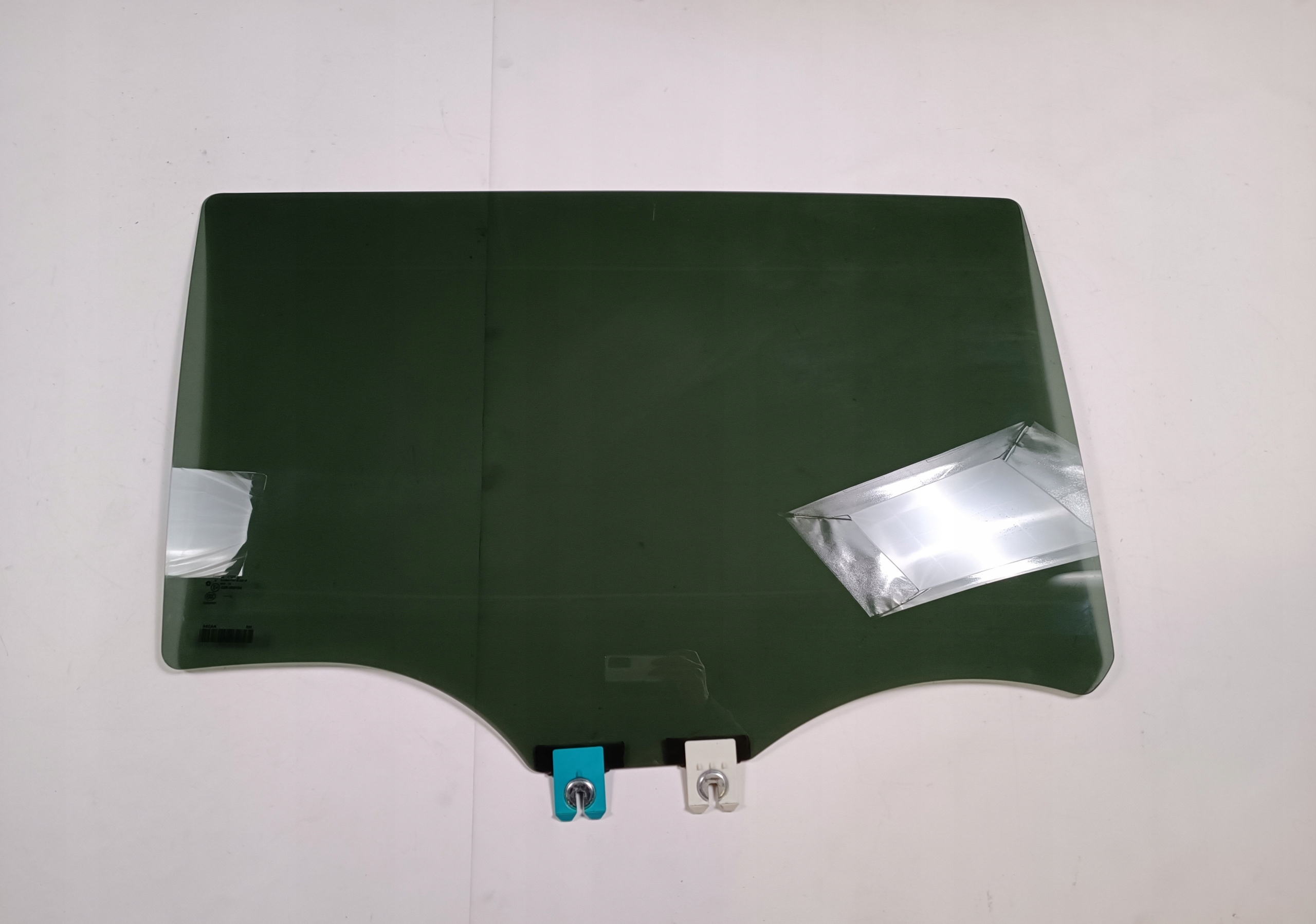 Скло правої задньої двері Chrysler Pacifica 2016 -