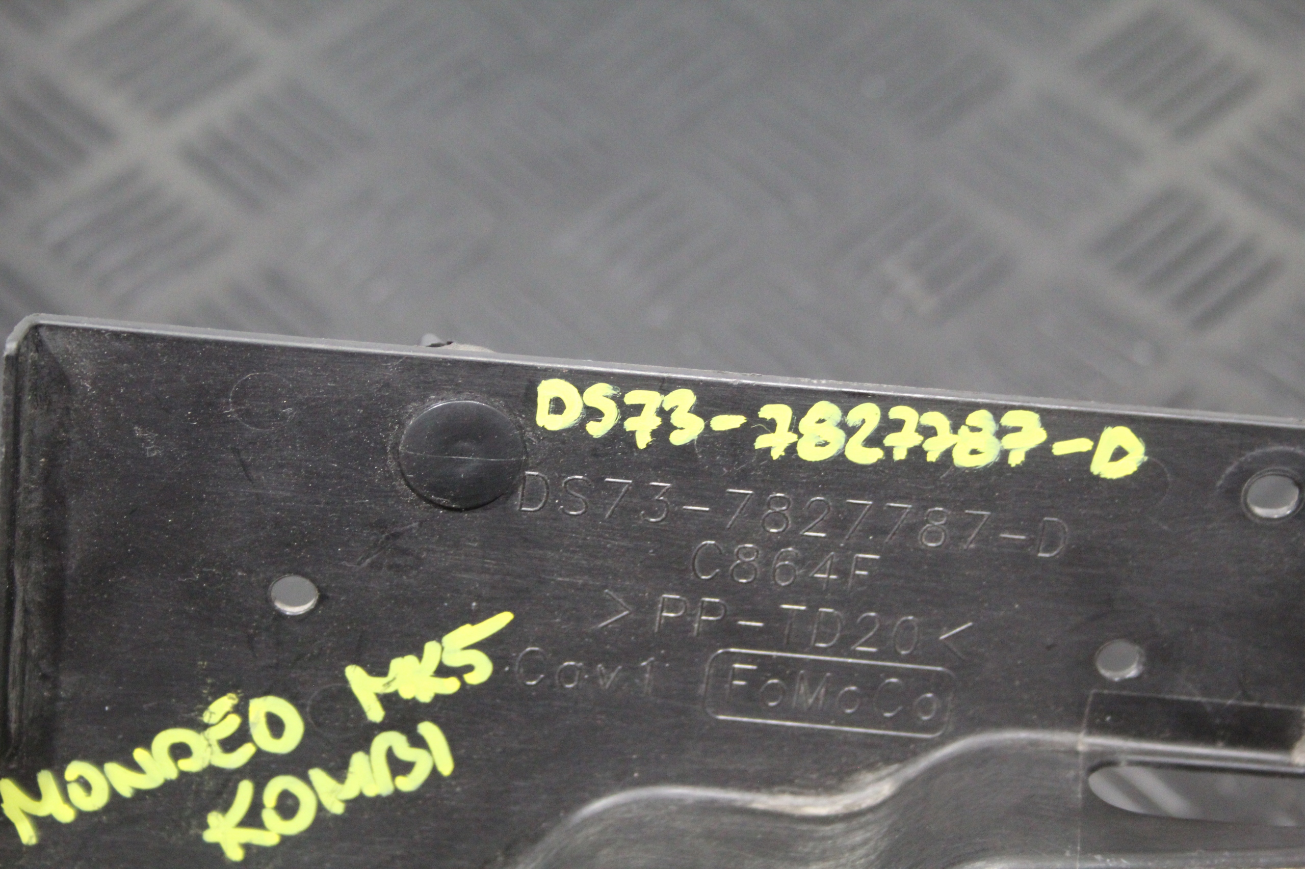Blende Abdeckung Leuchte FORD MONDEO MK5 DS73-7837787-D