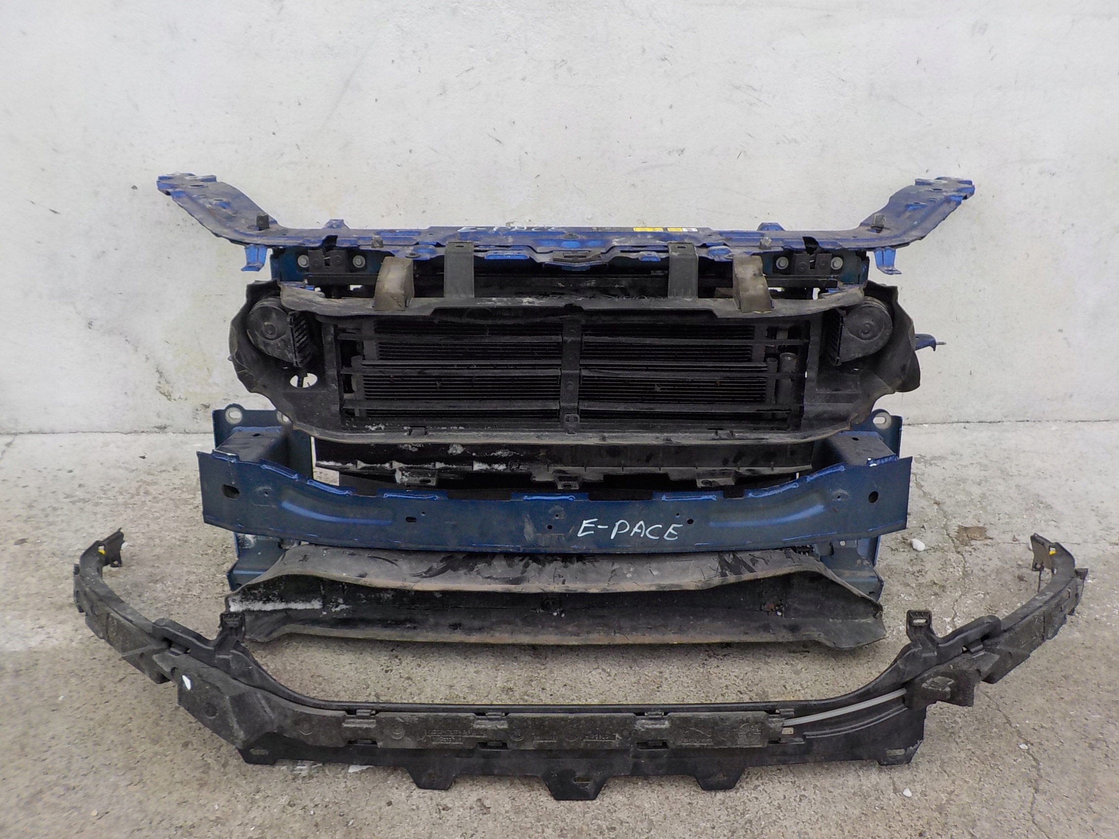 JAGUAR E-PACE X540 17- PAS PRZEDNI CHŁODNICE