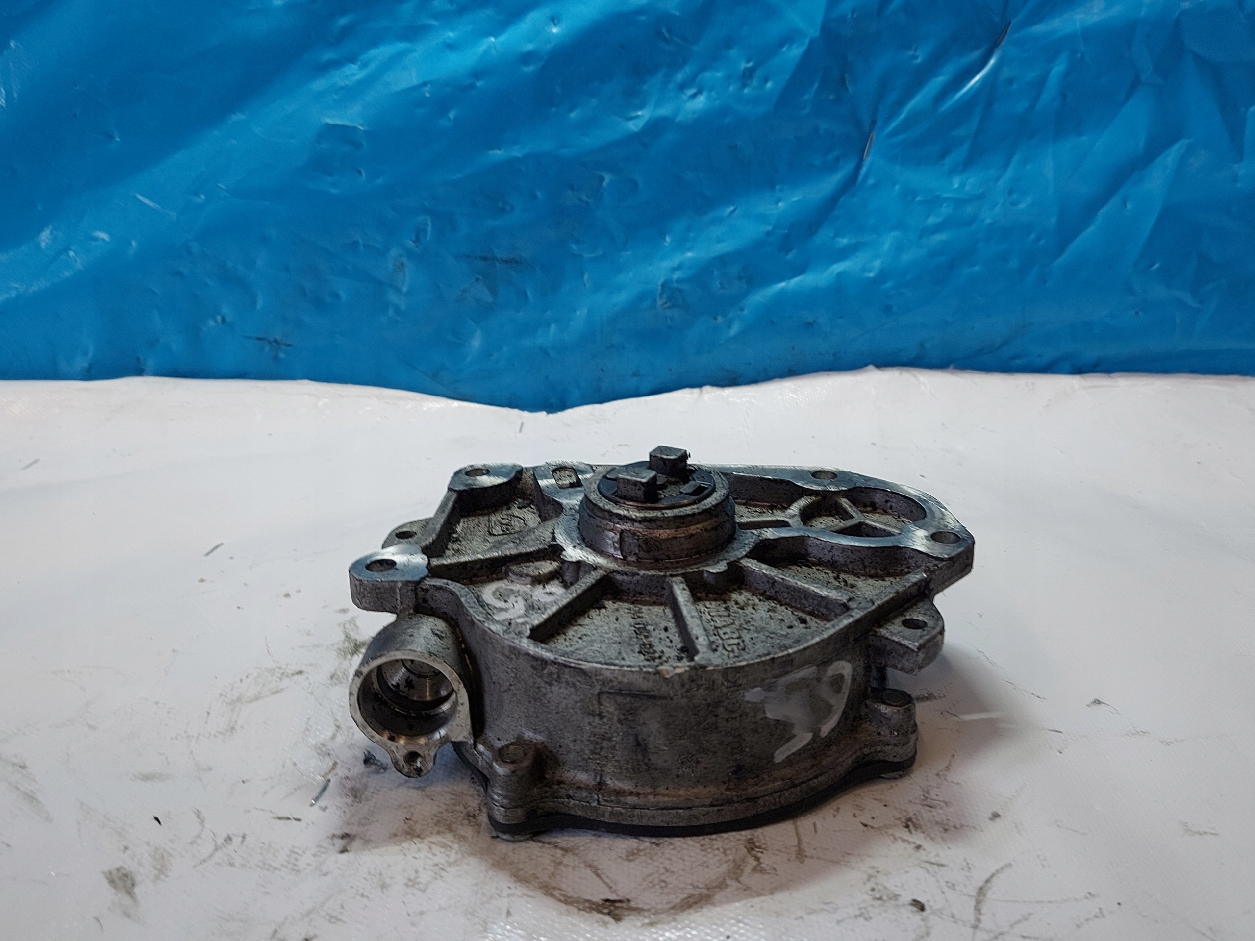 pump VACUM GOLF VI 1.6 TDI 03L145100B