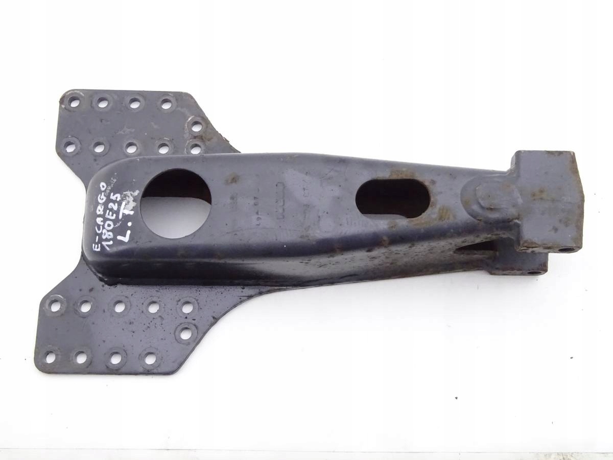 15995 - IVECO EUROCARGO 08 - КРЕПЛЕНИЕ ТЯГИ ЛЕВЫЙ ЗАДНИЙ 22,5