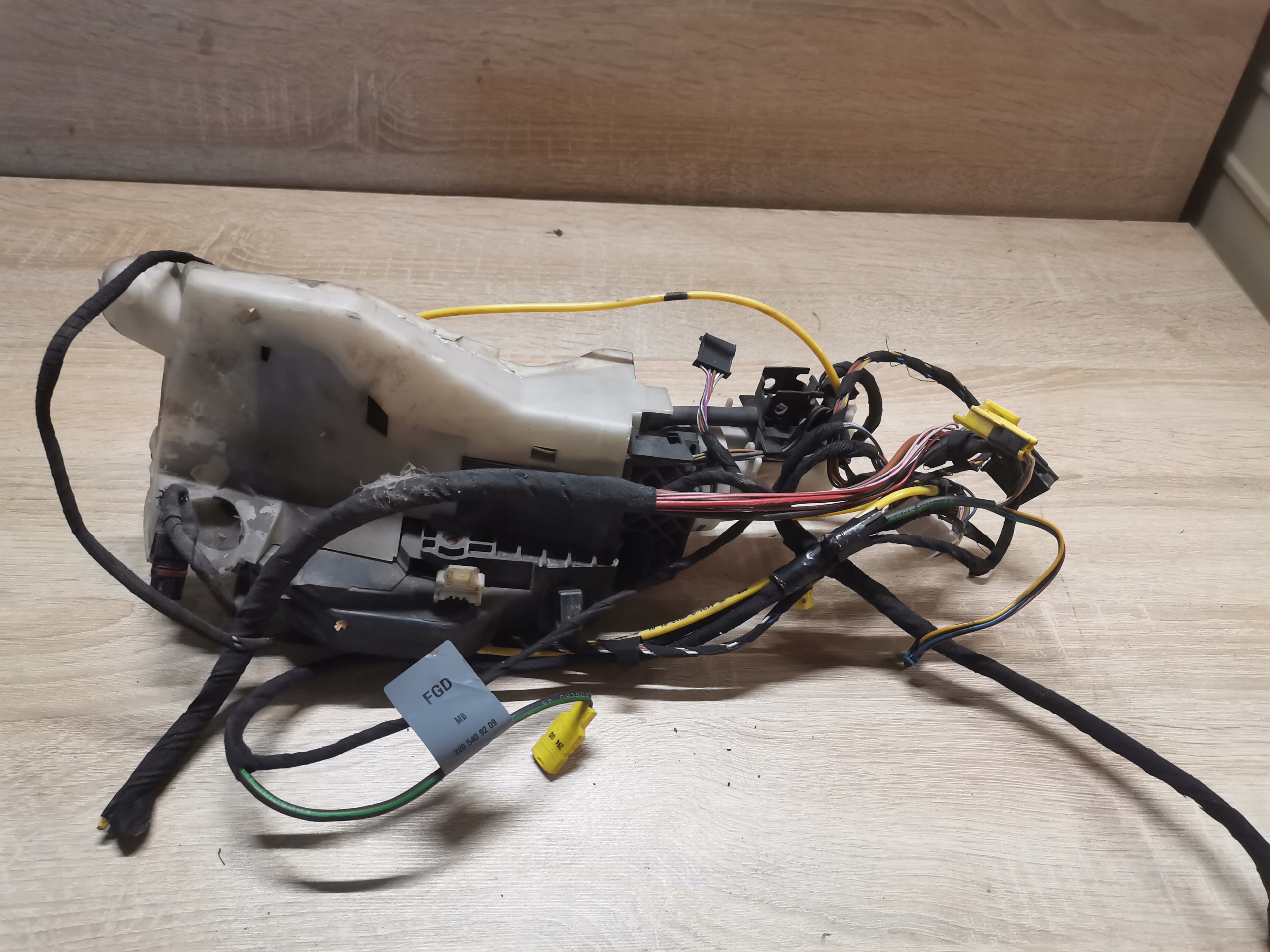 lock door right front MERCEDES S-KLASA W220 A2207201635