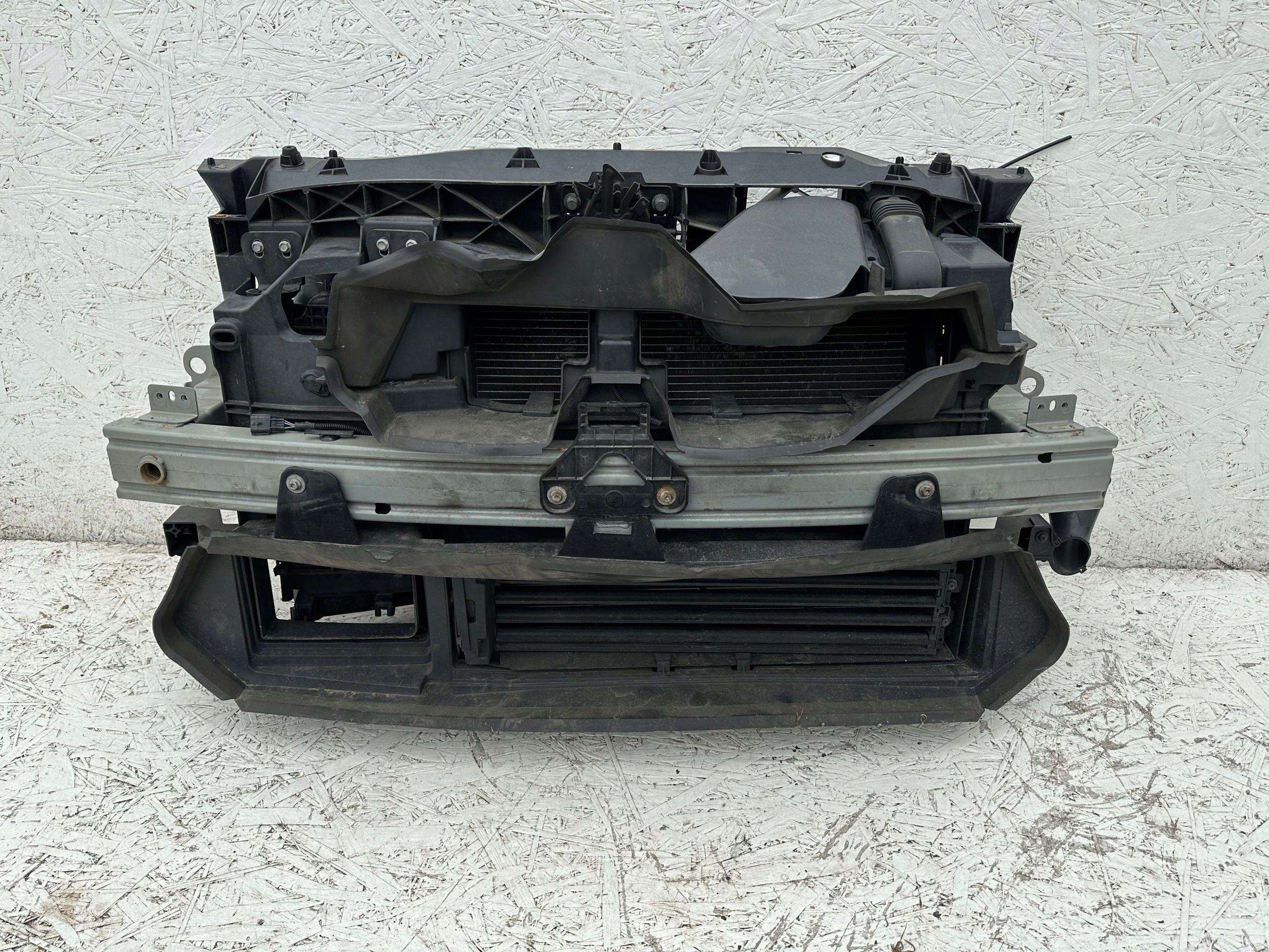 SCENIC IV PAS PRZEDNI 1,6 dci CHŁODNICE Numer katalogowy części SCENIC IV PAS PRZEDNI 1,6TCE CHŁODNICE