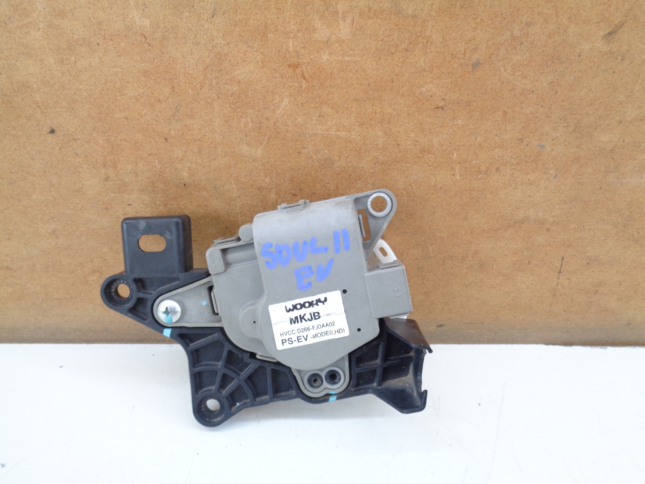 D266-FJDAA02 - Kia Soul II EV 14-17R