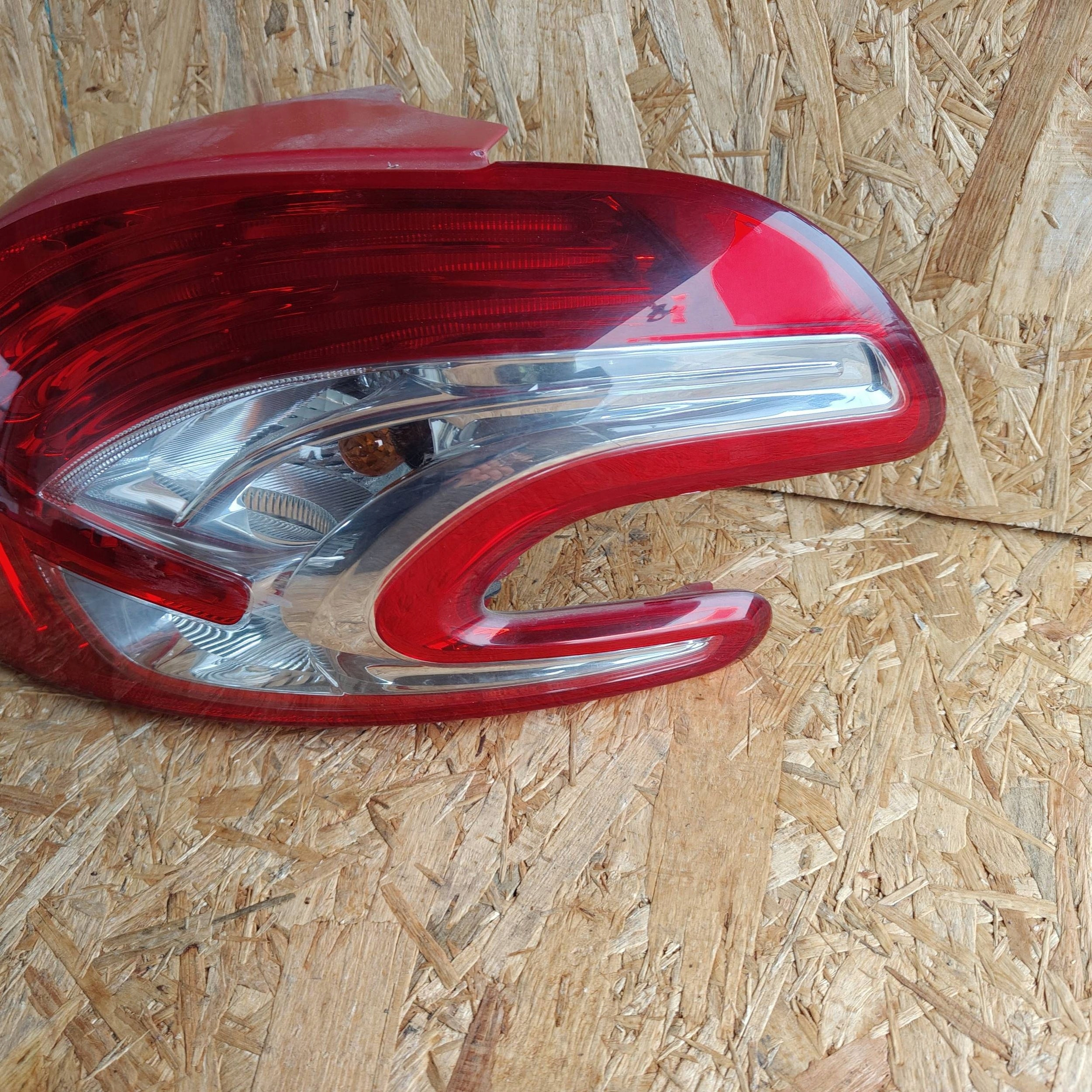 light rear rear part side right Peugeot 208 9672628380