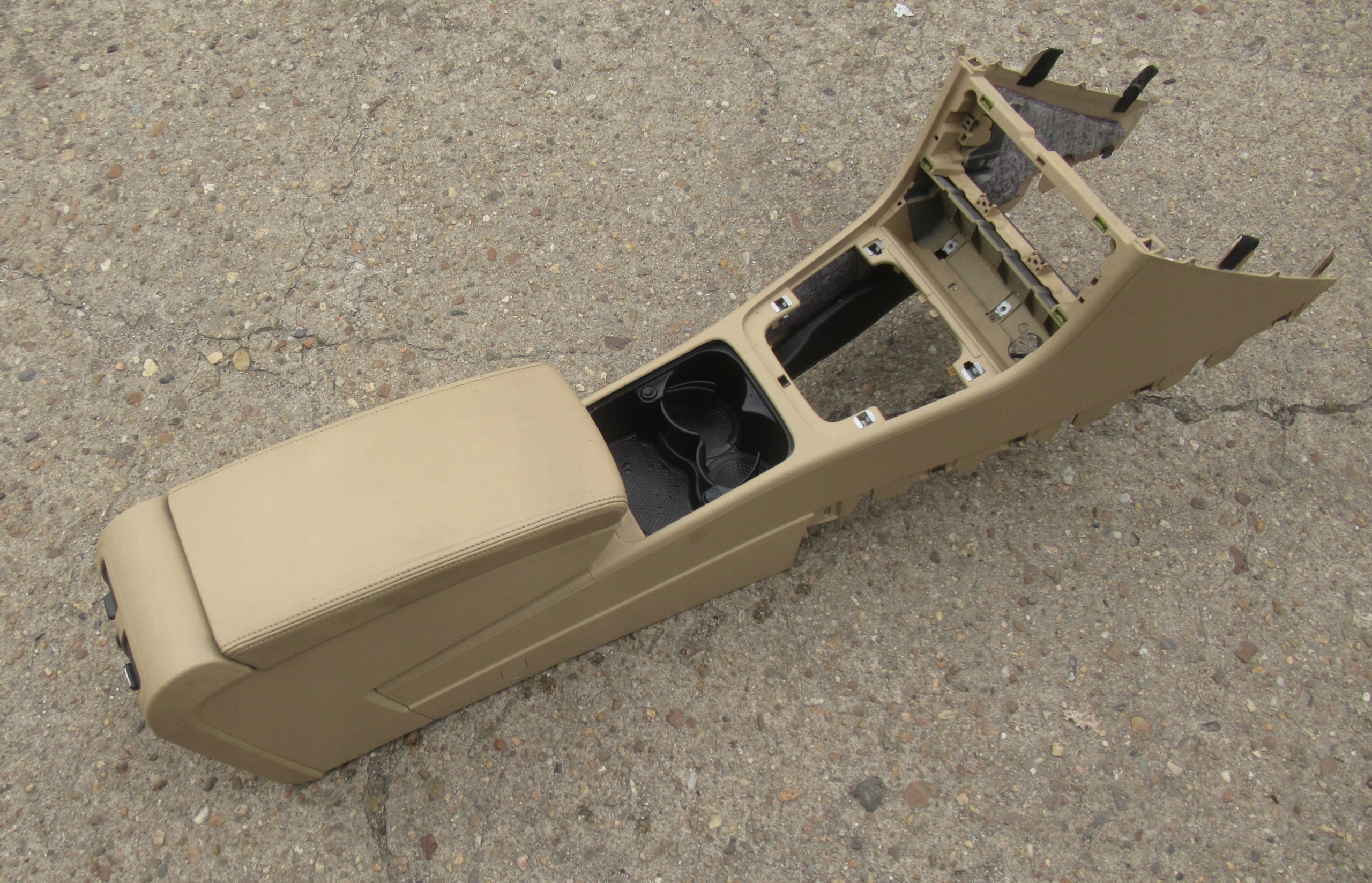 VW PASSAT B6 KOMBI 06R TUNEL central armrest