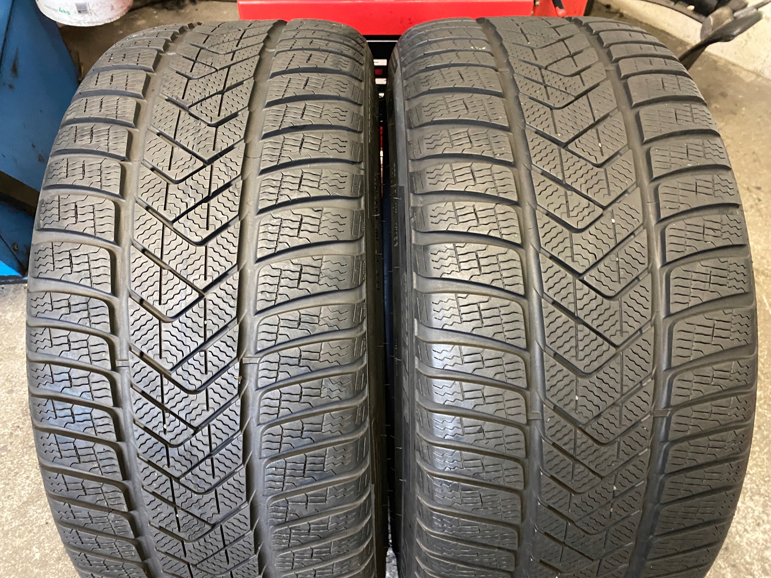 2 tyres winter 275/40R18 Pirelli Winter Sottozero 3 6,5mm