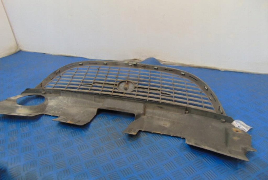 CHRYSLER Voyager IV решетка радиатора