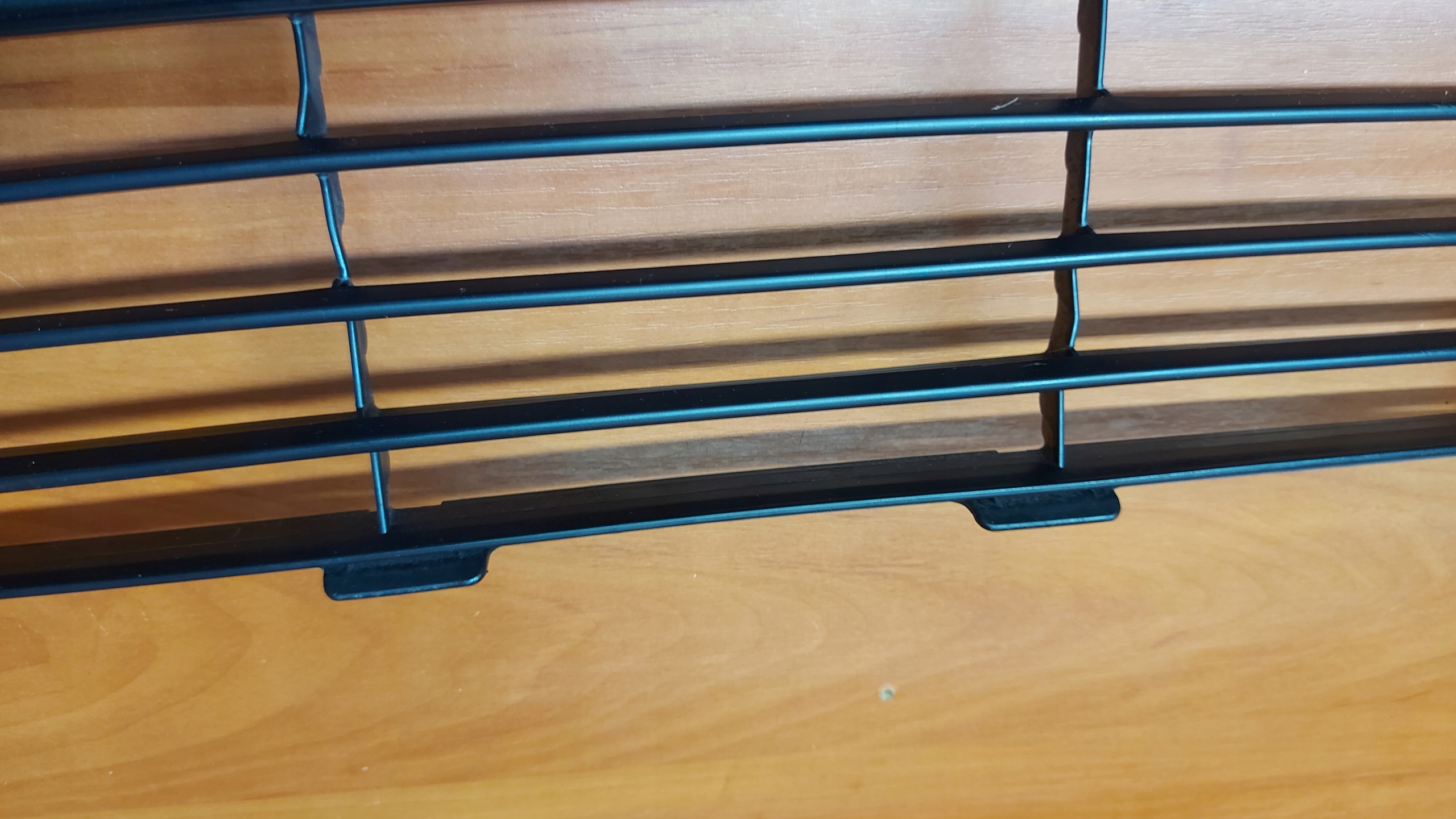 grid of a bumper central lower front front TOYOTA YARIS II 05-11