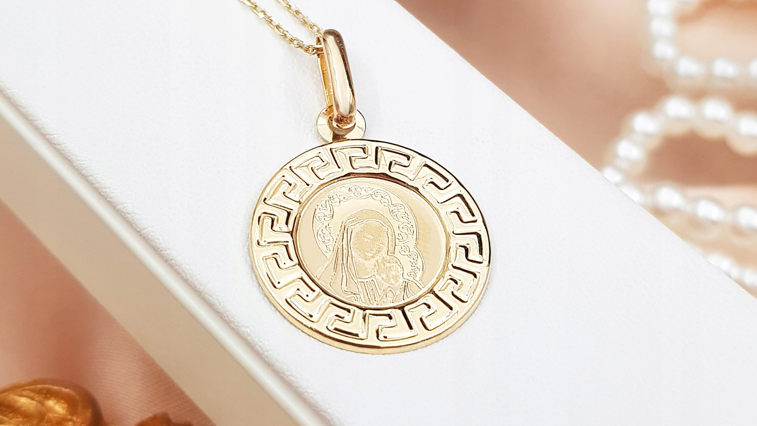 ZŁOTA ZAWIESZKA DO ŁAŃCUSZKA OKRĄGŁY MEDALIK Z MATKĄ BOSKĄ PR. 585 Próba złota 585