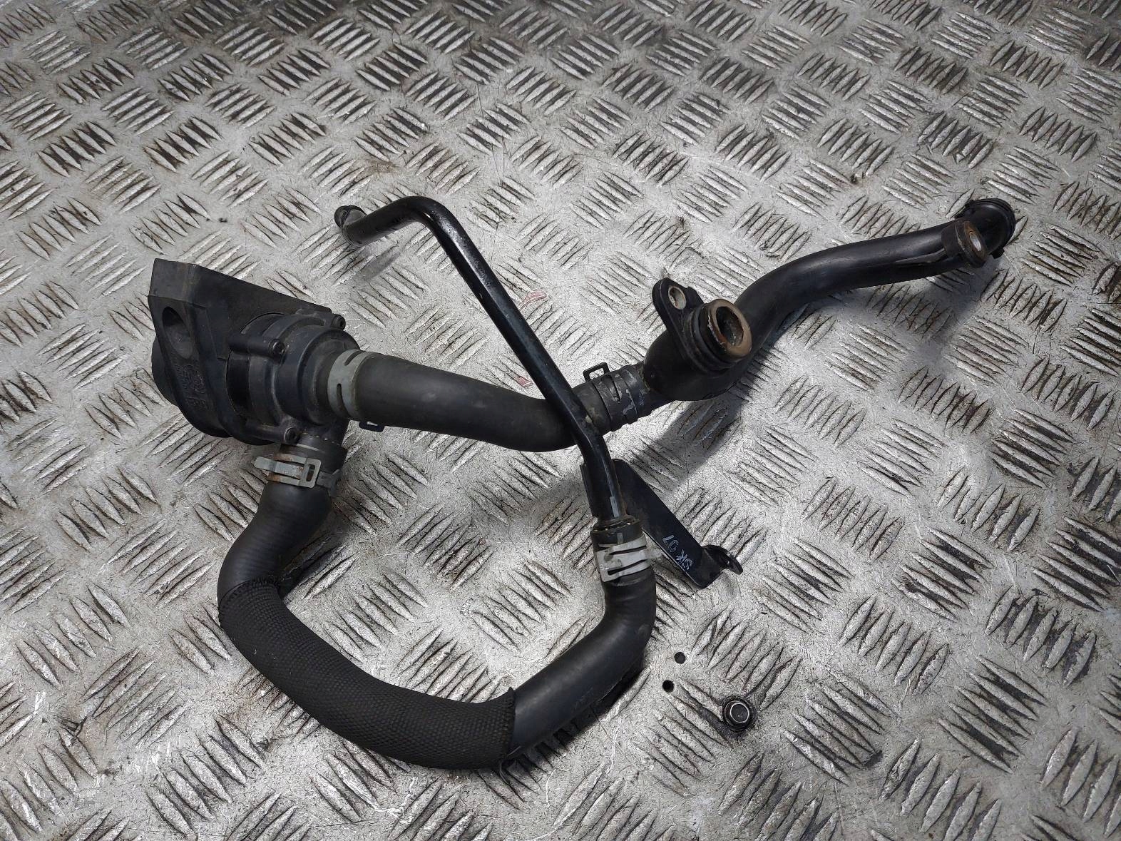 pumpa cirkulacije vode AUDI A4 B8 06H121065D
