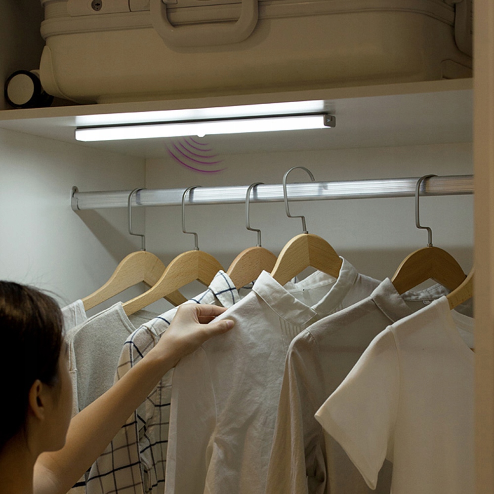 LAMPKA LED BEZPRZEWODOWA Z CZUJNIKEM RUCHU LISTWA Długość/wysokość 19 cm