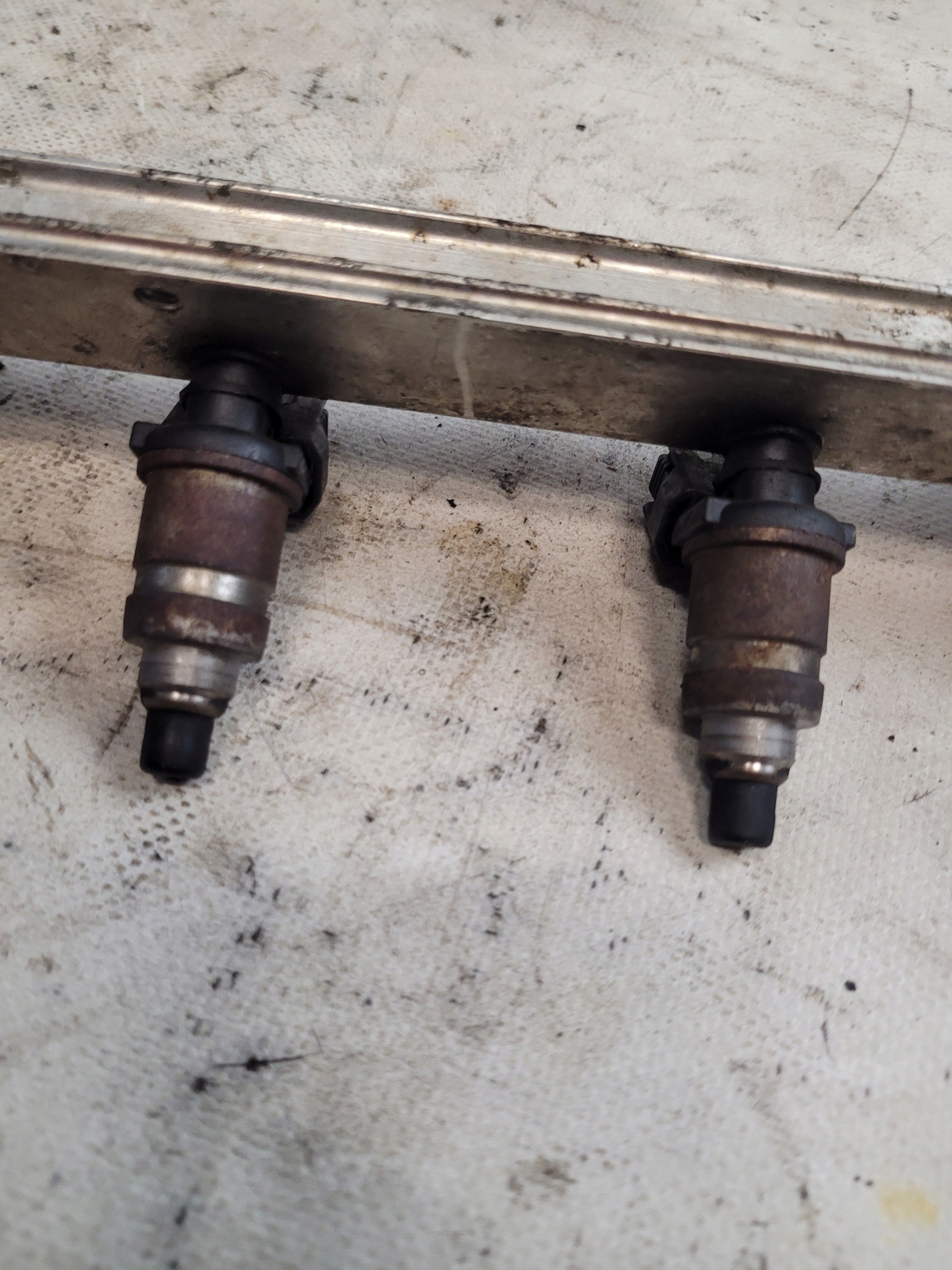 injection ramp + injectors HONDA CIVIC VI 1.4B 97r.