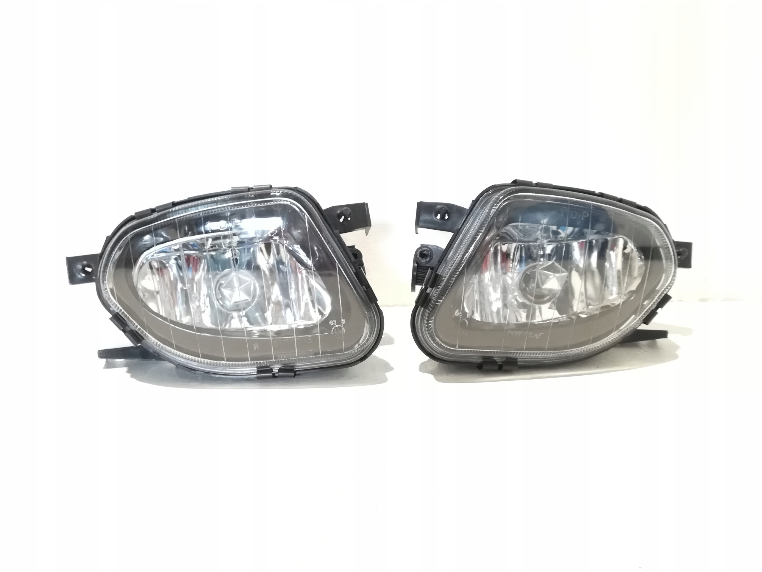 5016292E; 5016302E - MERCEDES E Class W211 галогенная противотуманная фара