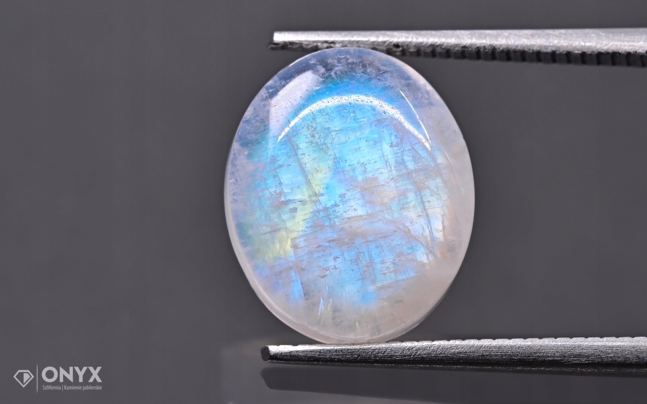 Měsíční kámen konvexní mělký ovál 12x10 mm