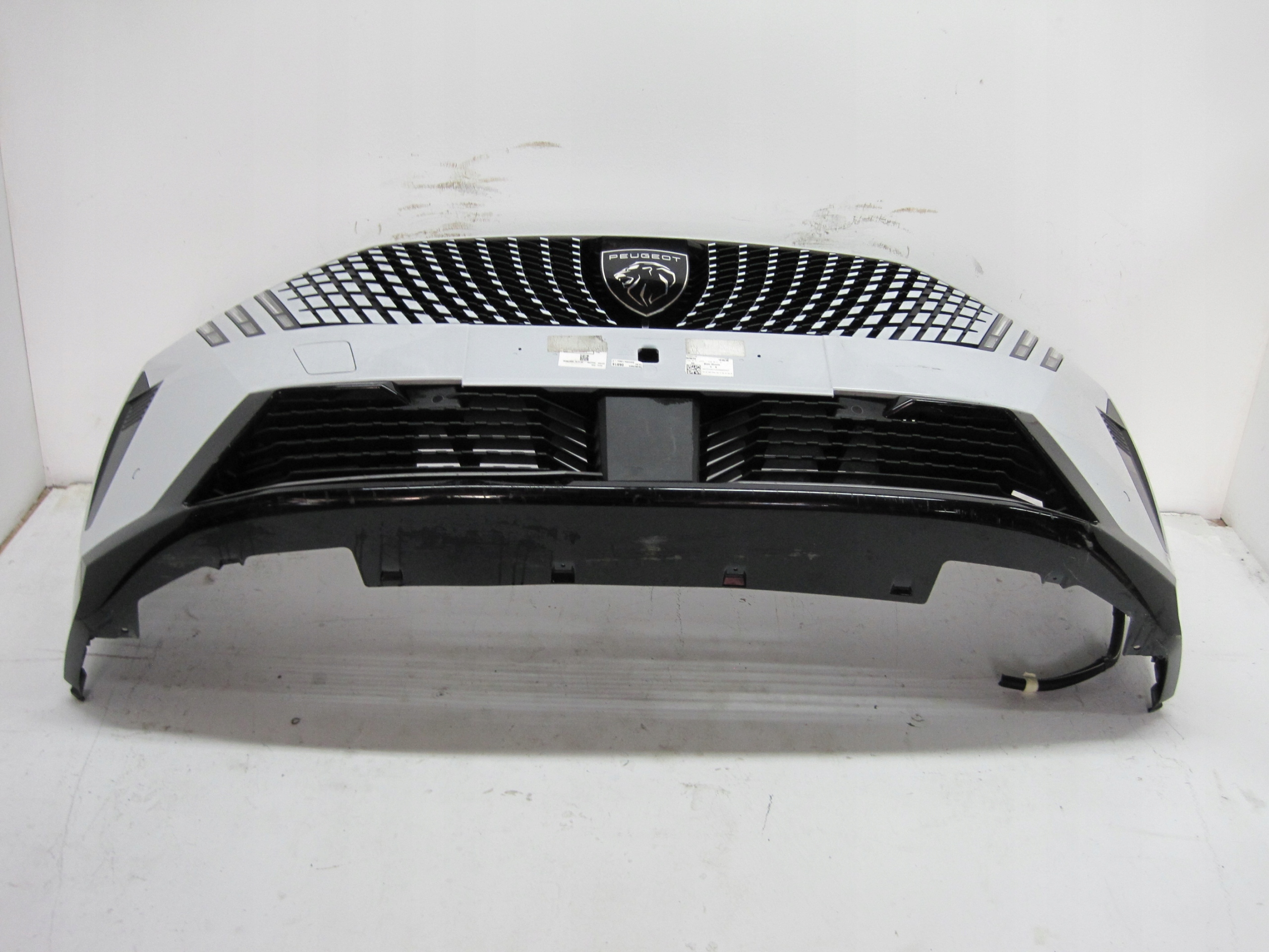 bumper PEUGEOT 5008 III 24R 4 PDC below RADAR front