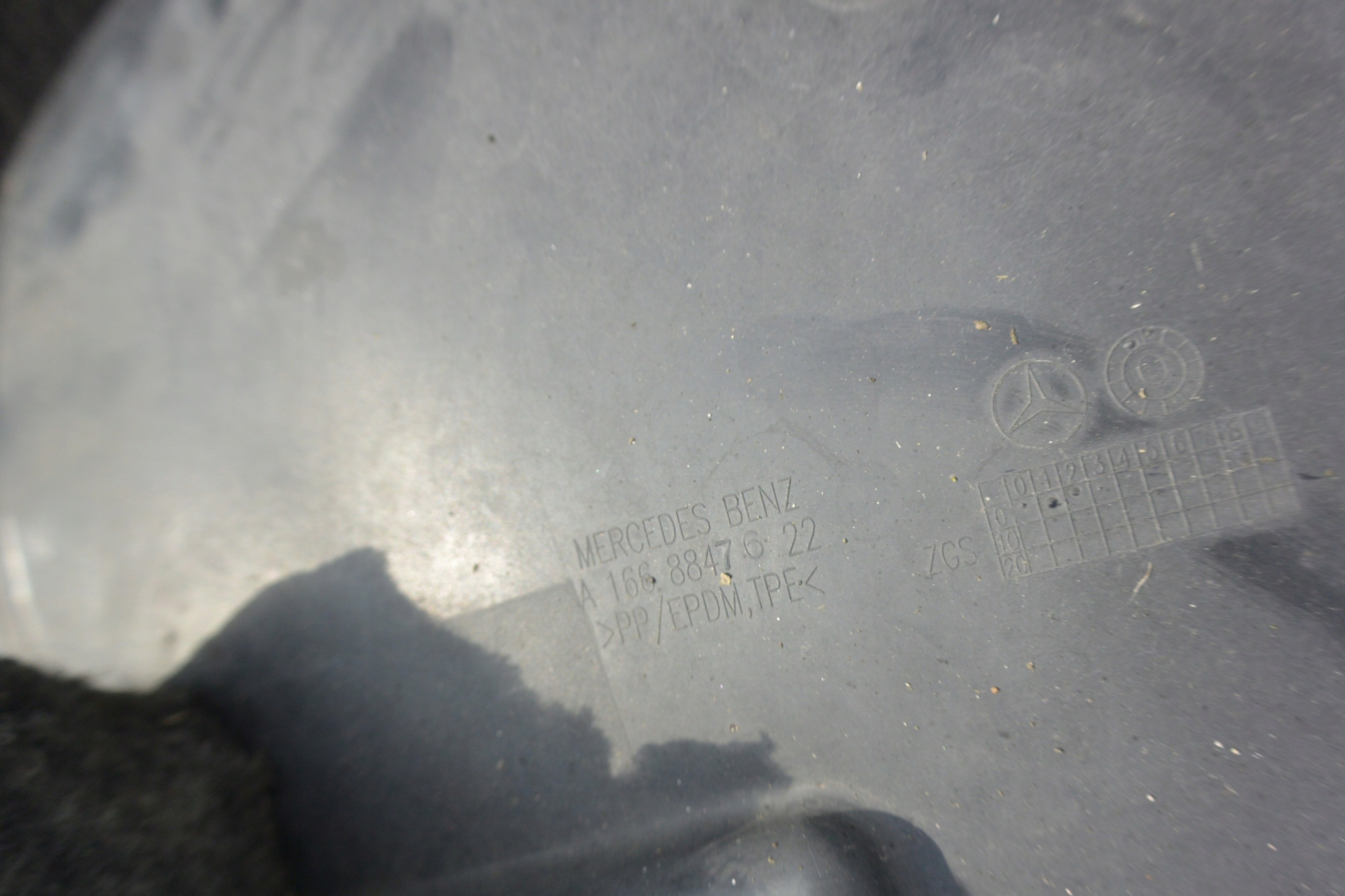 mudguard left front left MERCEDES-BENZ ML-KLASA GL W166 X166 A1668847622