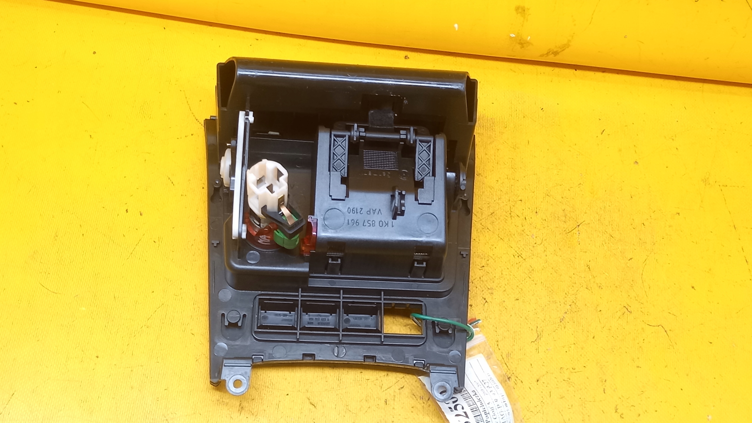 бардачок volkswagen oe 1K0857961