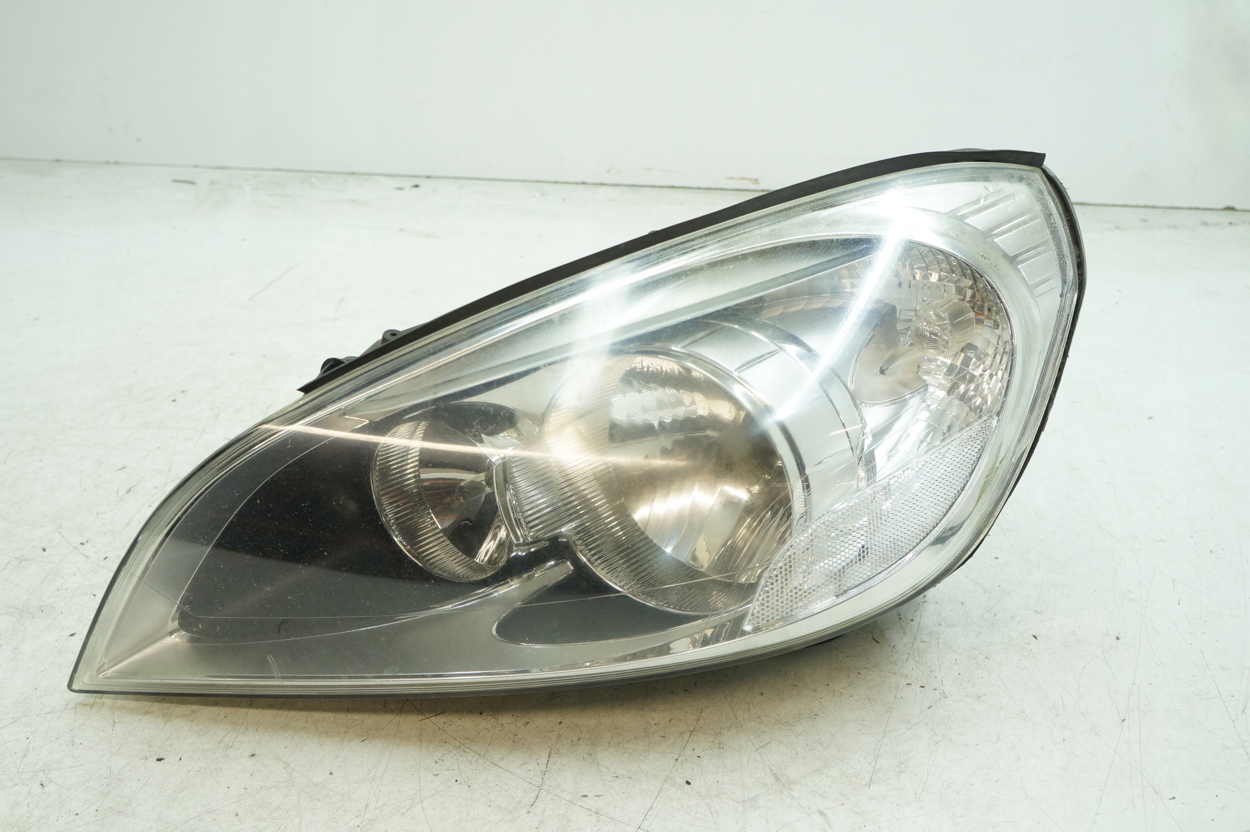 VOLVO V60 LAMPA REFLEKTOR PRZEDNIA PRZÓD LEWA 31299996