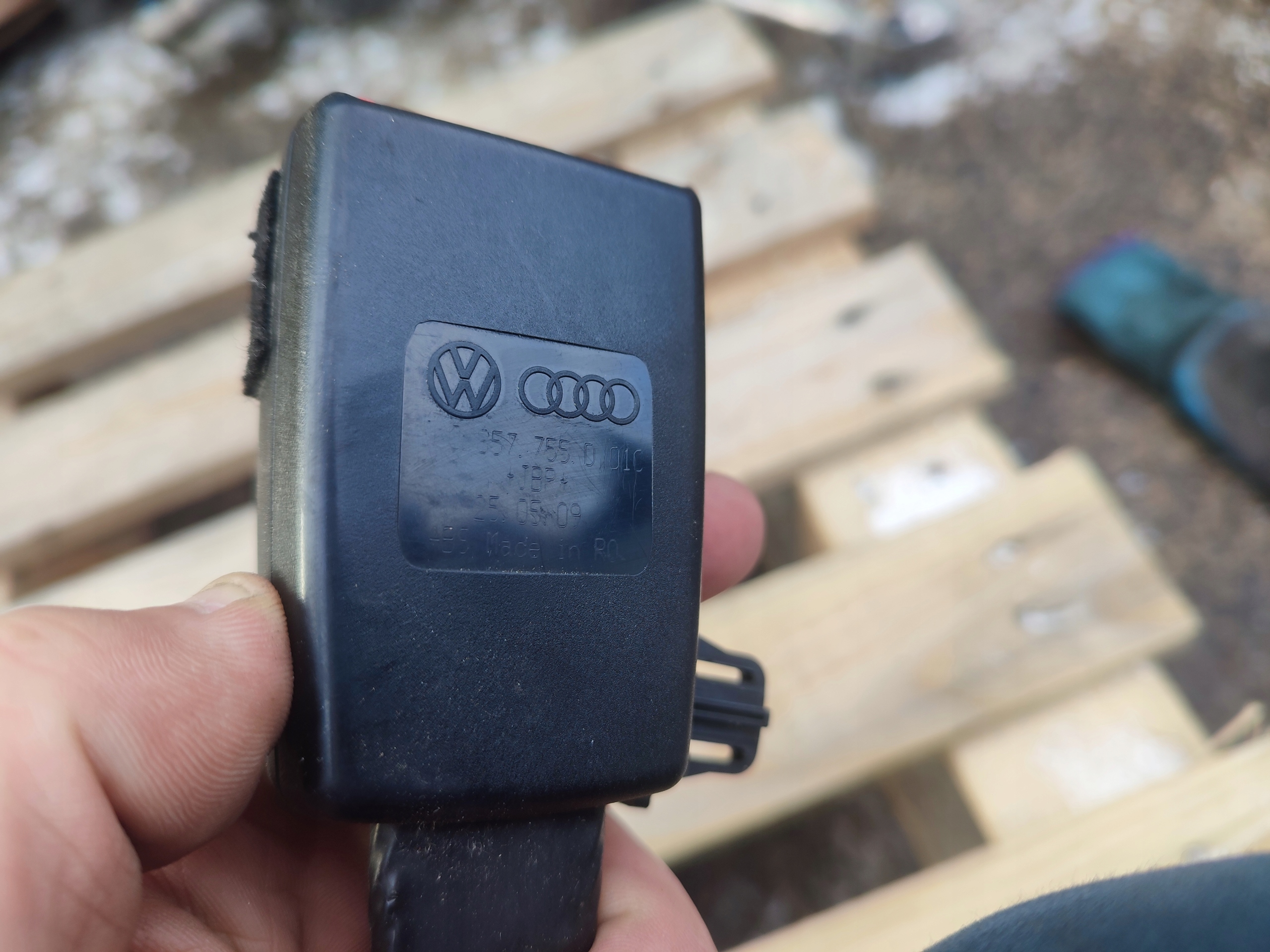 ZAPINKA lock supports left front AUDI A4 B8 A5 8T 8K0857755D