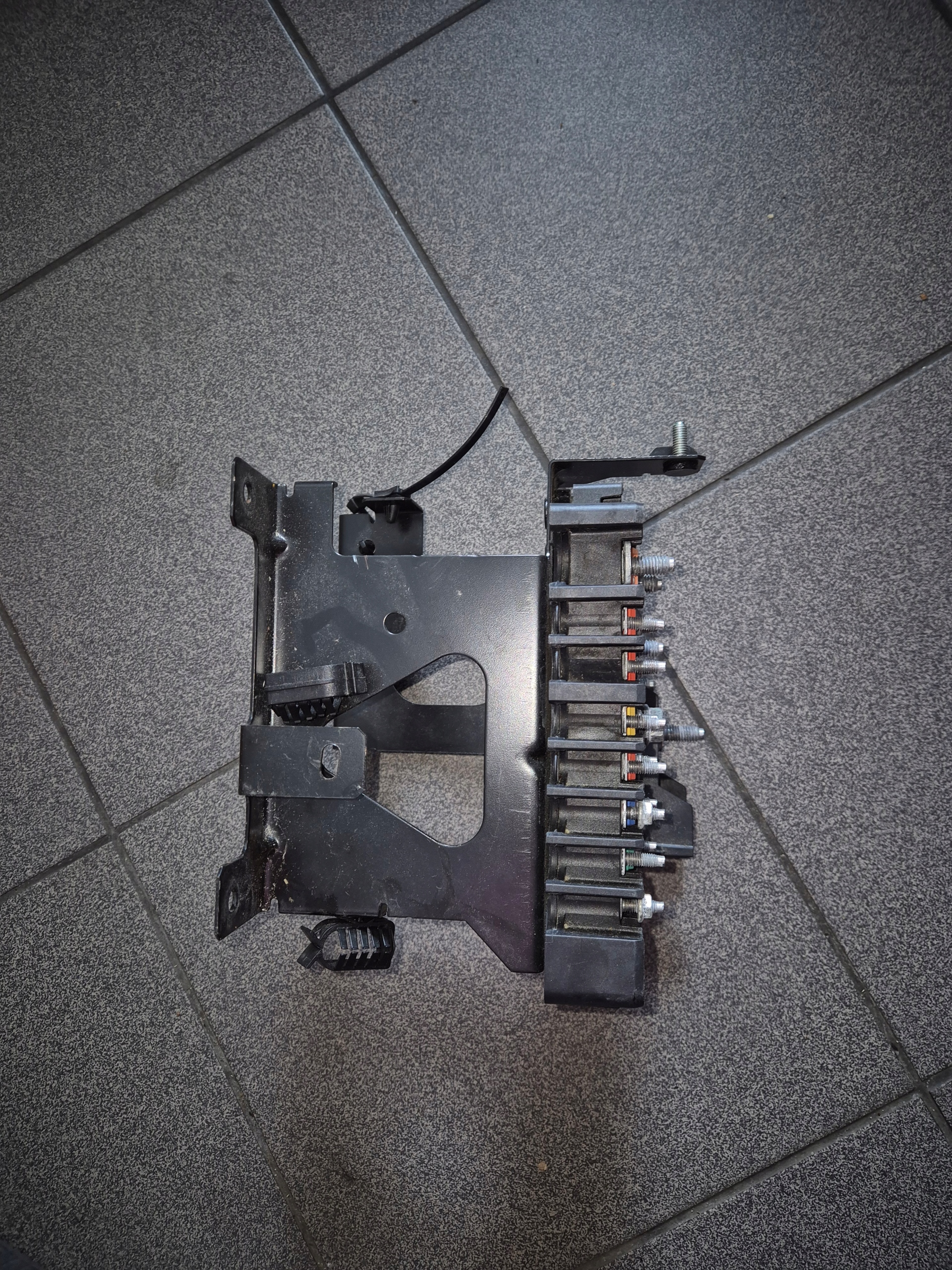 Support plaque Borne Positif IVECO DAILY