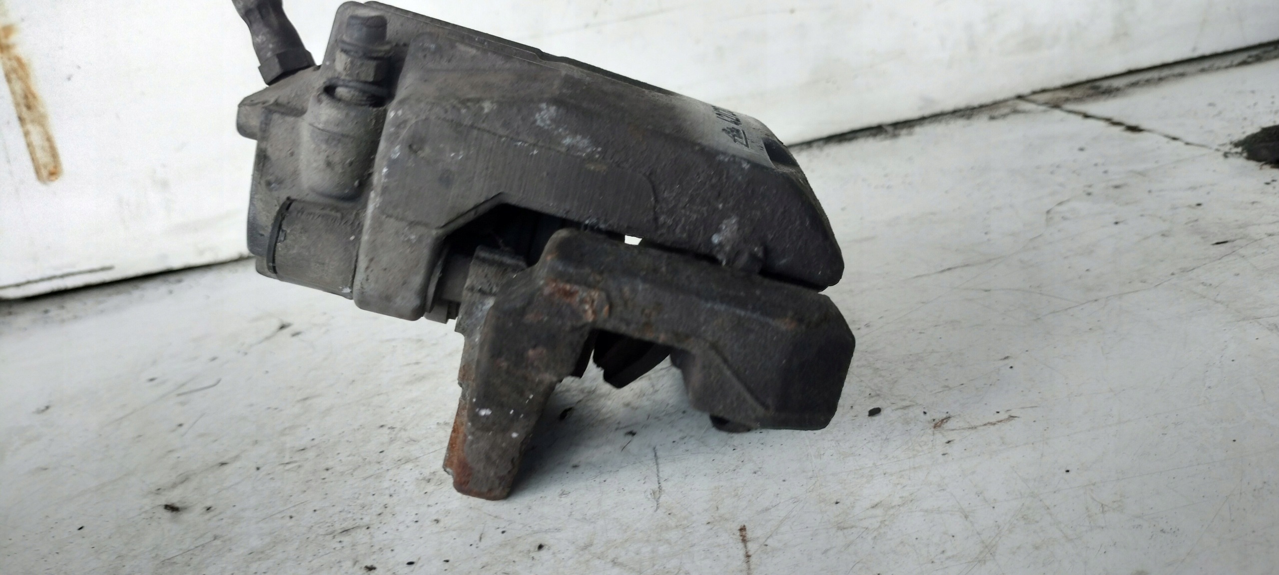 BMW E60 E61 caliper brake right rear part
