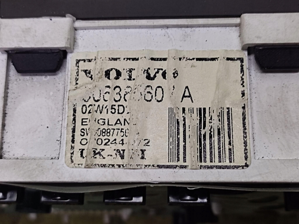 VOLVO V40 1.9 DCI dials