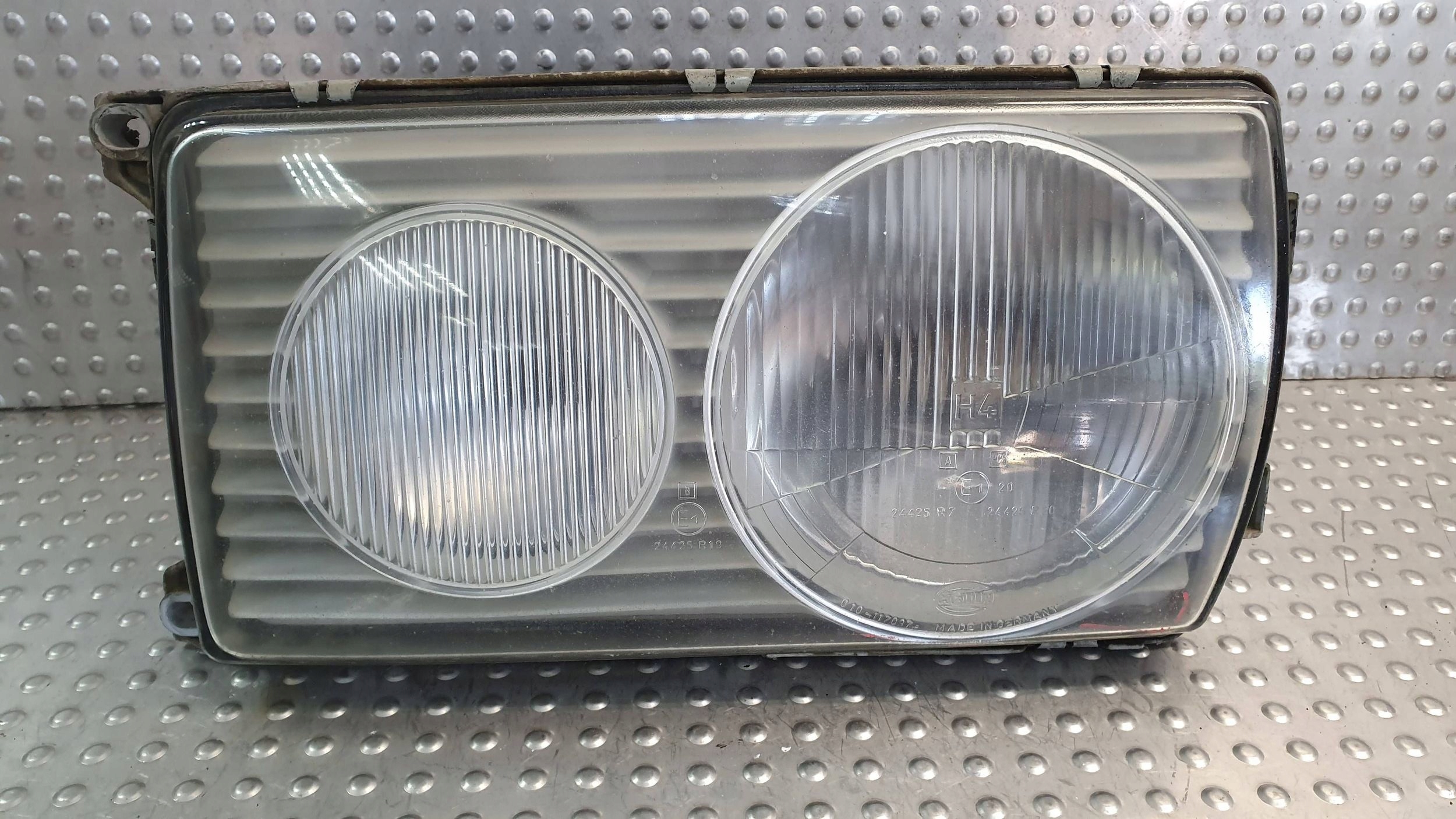 light front left MERCEDES W123 75