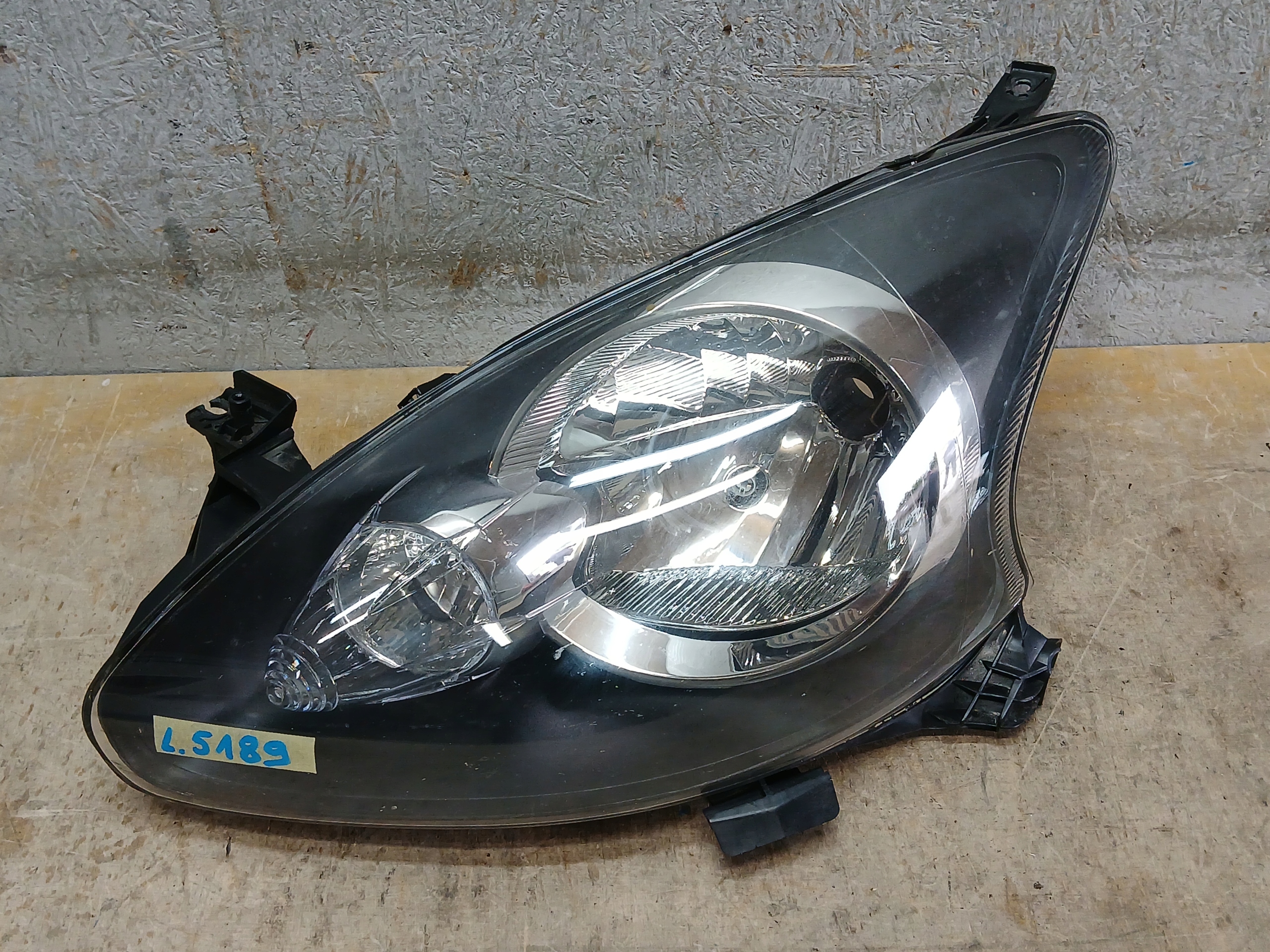 light front left TOYOTA AYGO and 1 05-14 98092754