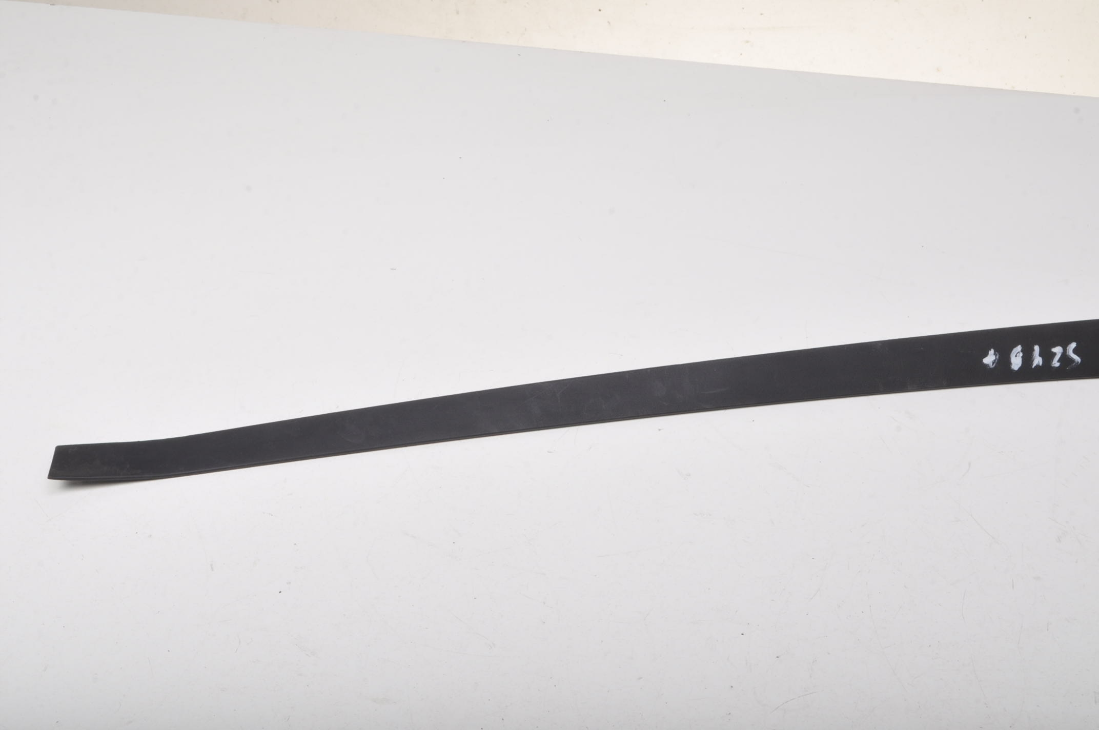 MP4 SPIDER LISTWA SZYBY PRZEDNIEJ CZOŁOWEJ LEWA Typ samochodu Samochody osobowe