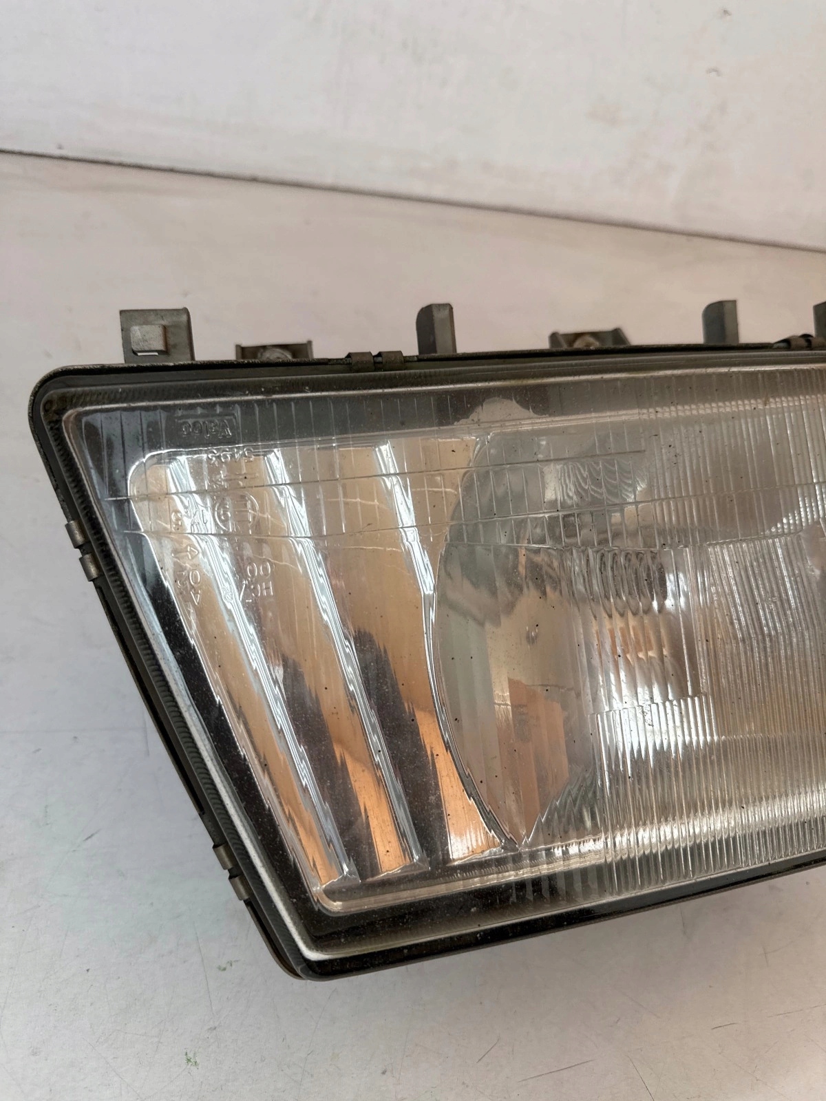 light front front right Mitsubishi Fuso UK Anglik