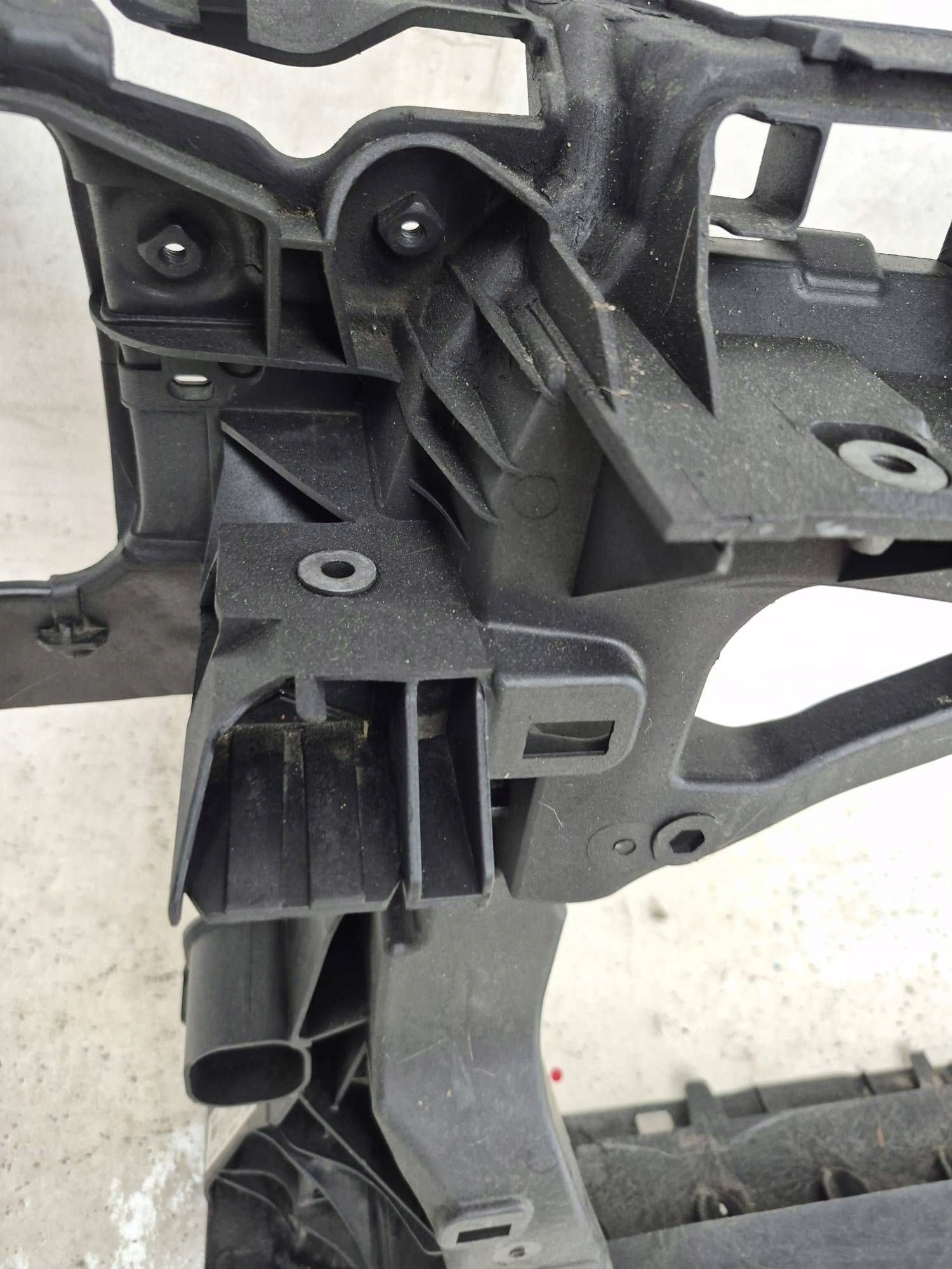 AUDI A3 8V 8V0 12- support panel for radiators pillar iron 8V0805588A