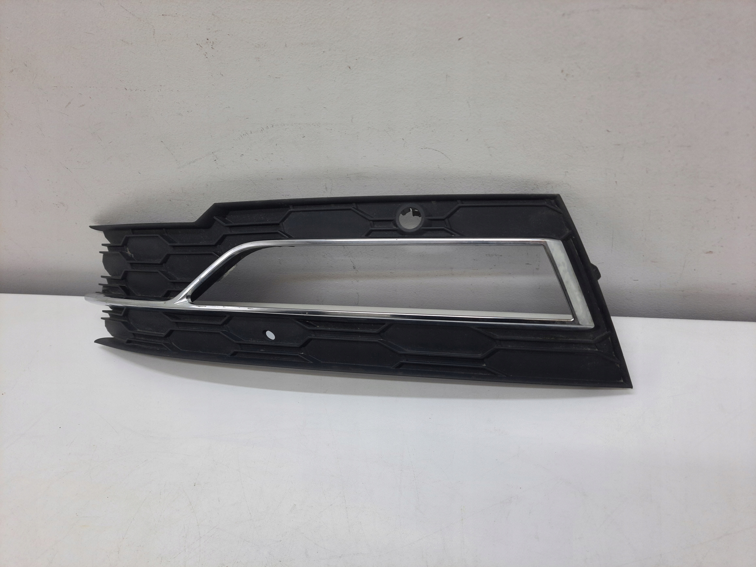 SKODA OCTAVIA 4 IV 19- PDC grid of a bumper left front original