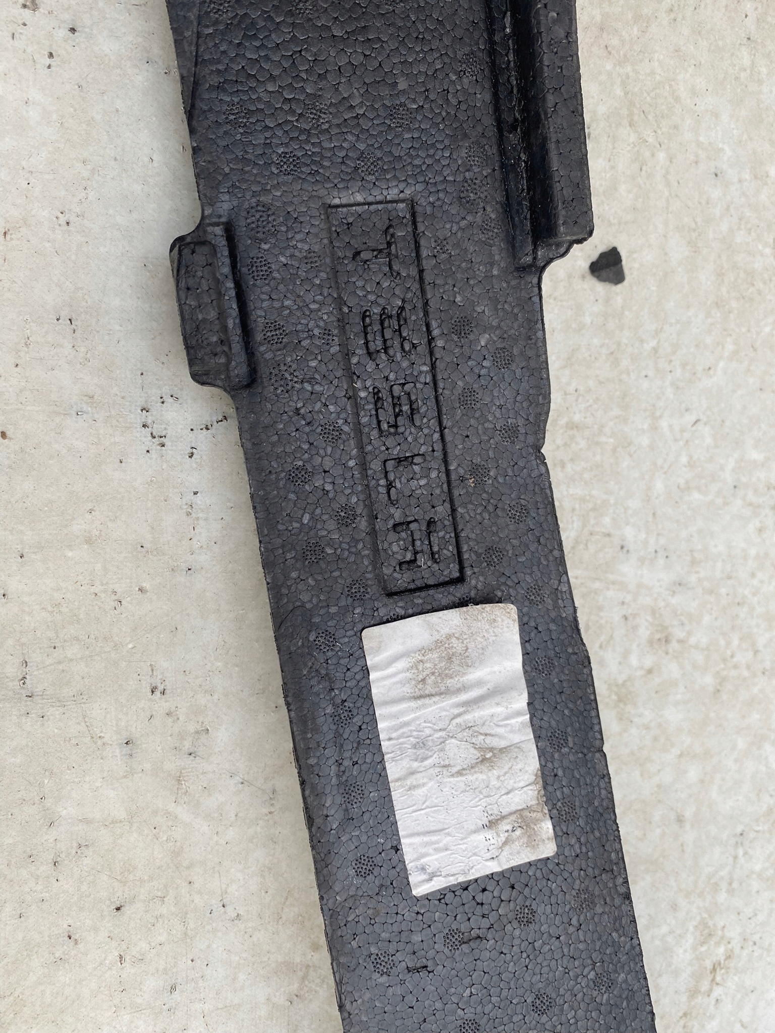 TESLA MODEL 3 17- ABSORBER PIANKA front P1104669-00-F