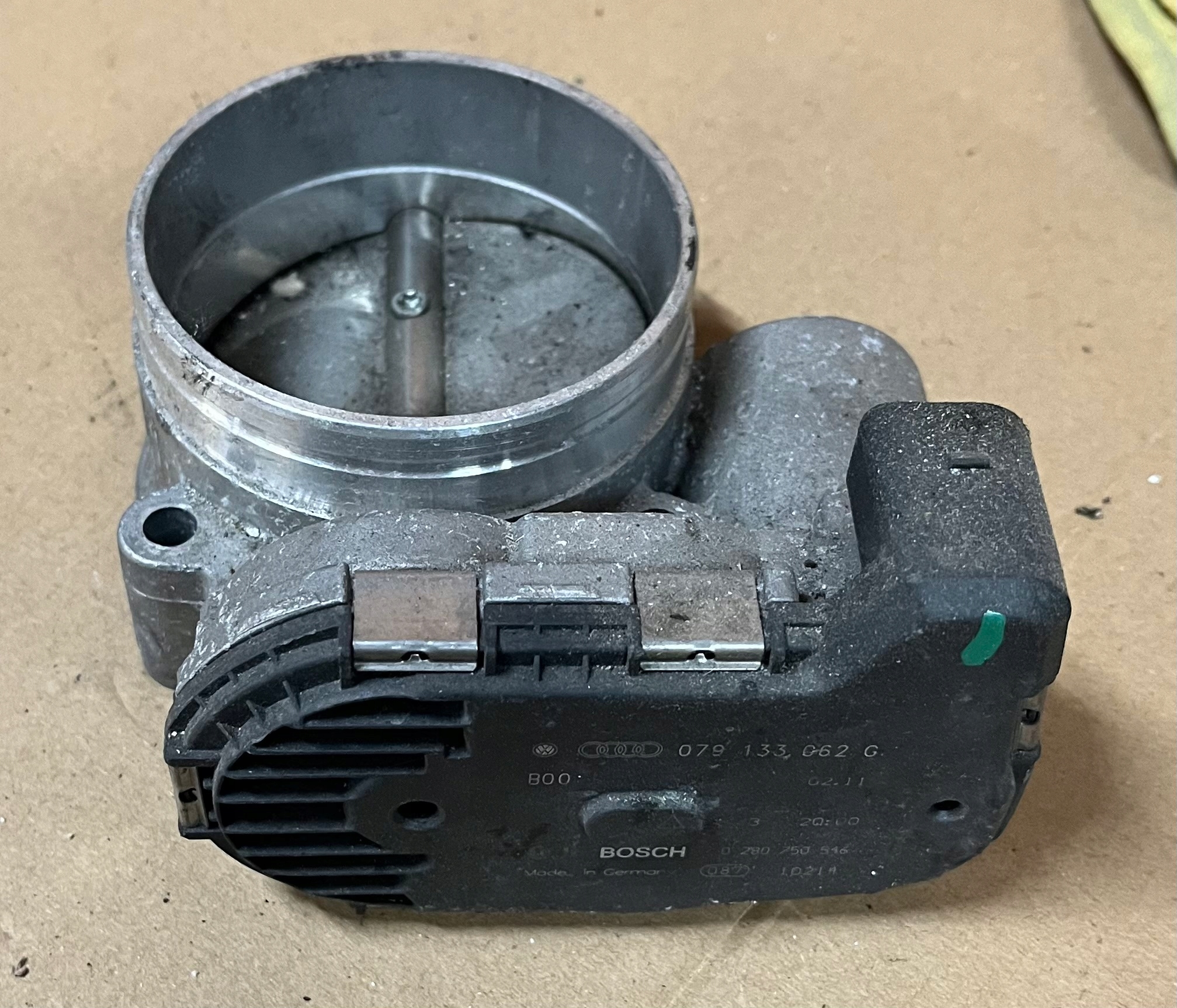 Audi OE 079133062G ДРОССЕЛЬНАЯ ЗАСЛОНКА