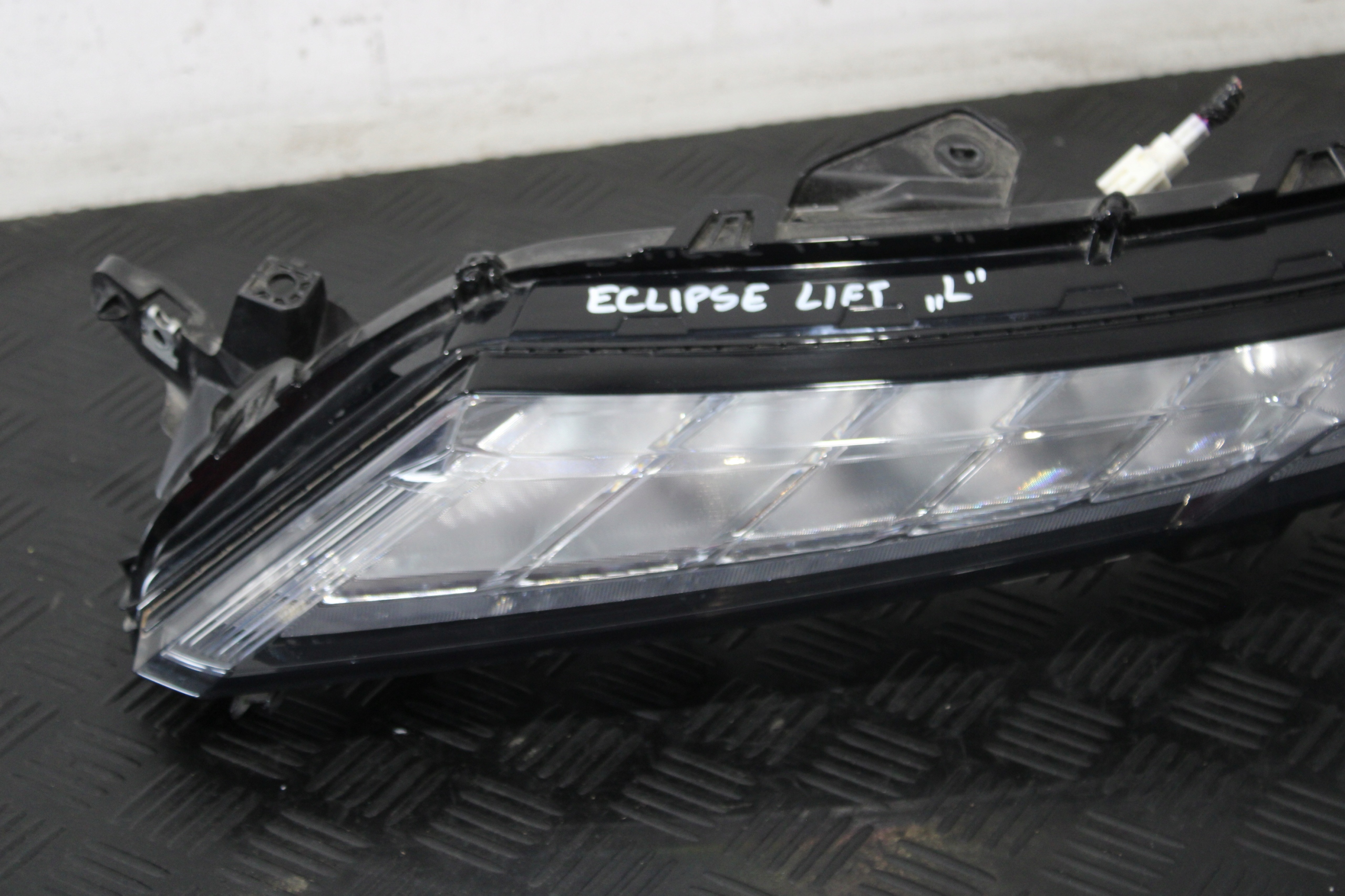 light left front front MITSUBISHI ECLIPSE CROSS LIFT
