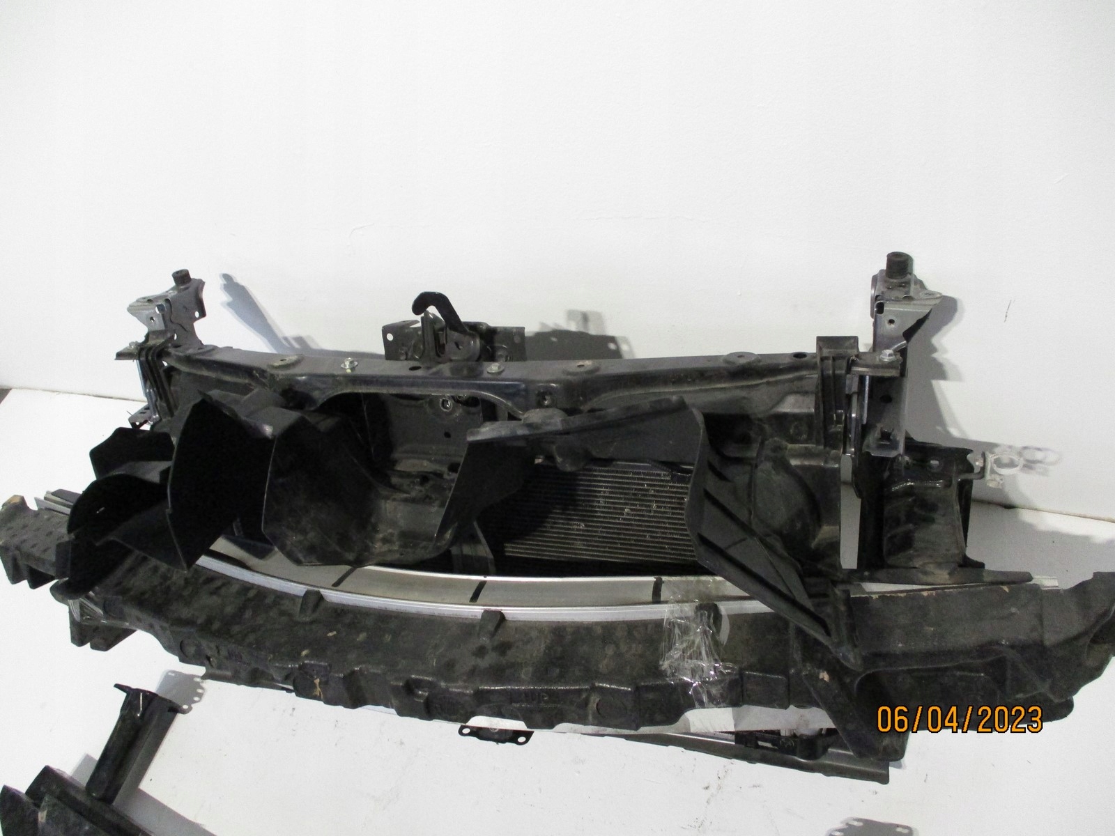 CHŁODNICE PAS PRZEDNI LEXUS UX 1,8i hybr Numer katalogowy części PAS UX 2