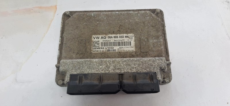 computer control unit VW GOLF VI 06A906033MK