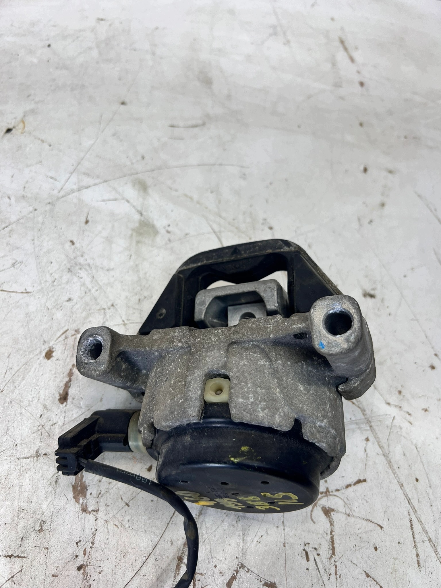 engine mount Z with the sensor AUDI A6 C7 A7 2.0 TFSI 4G0199381NS