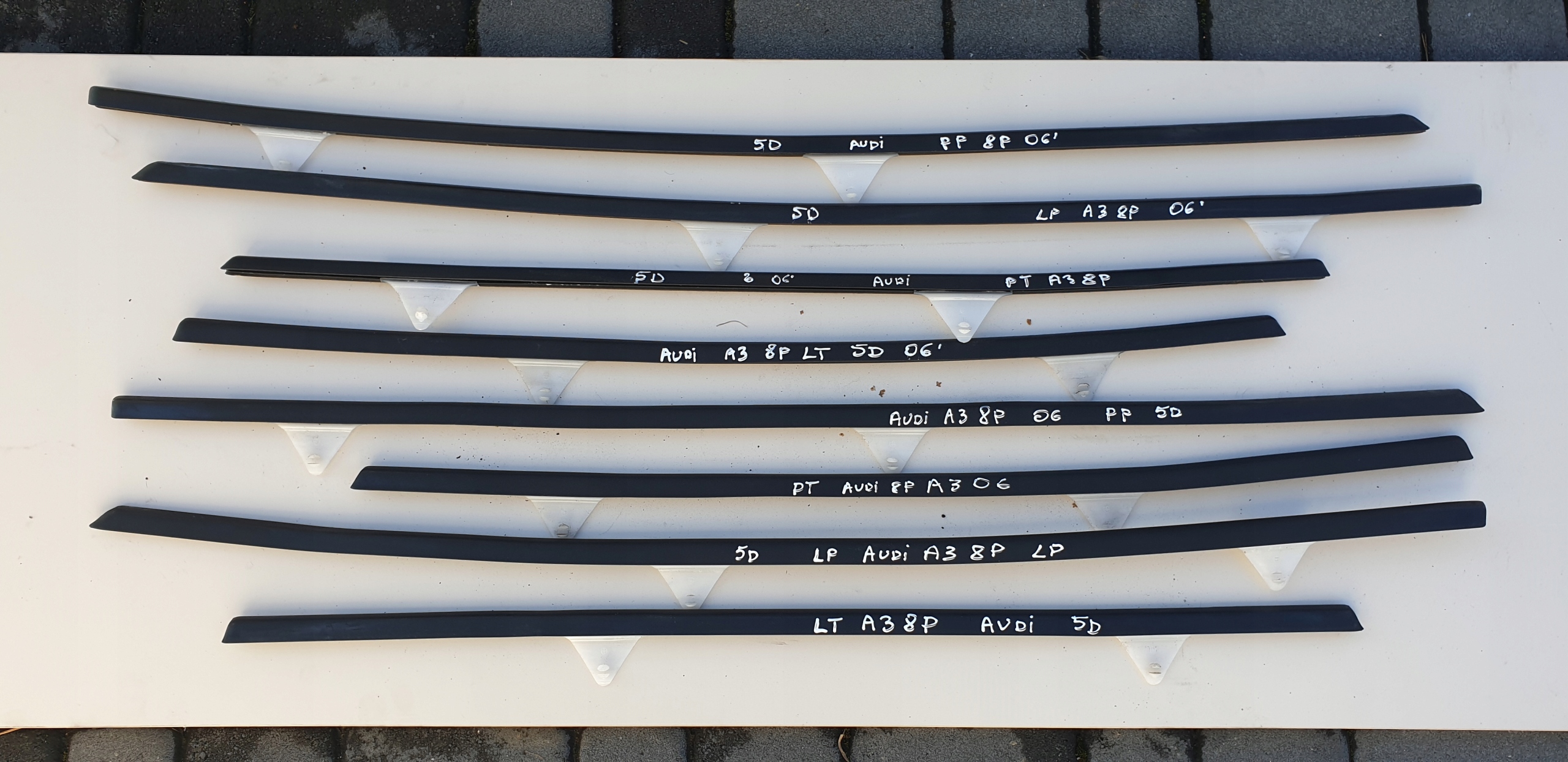 moulding dust door right side AUDI A3 8P 5D 2005