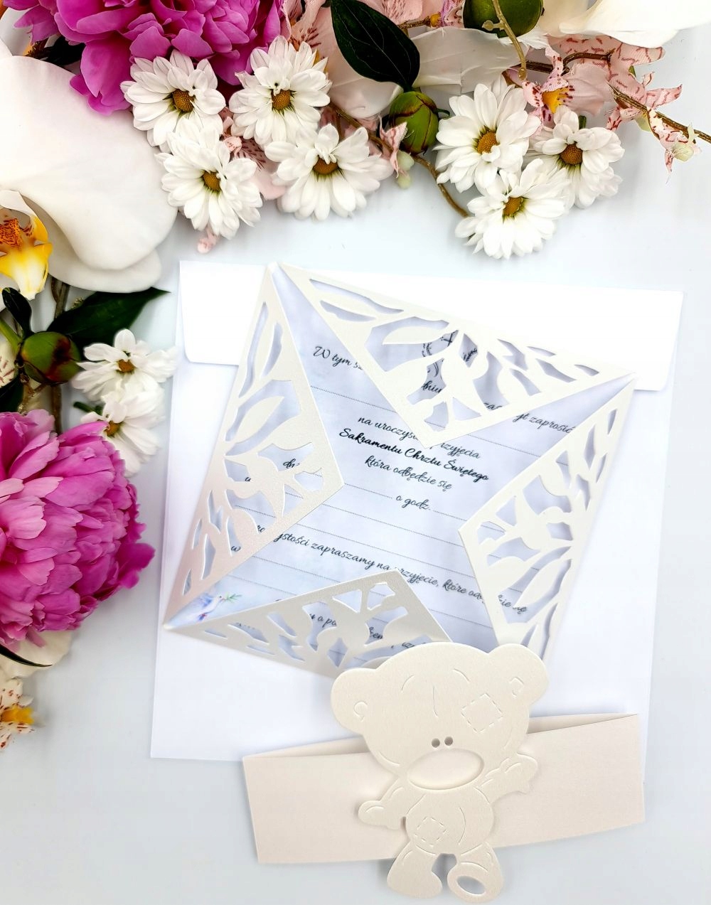 ZAPROSZENIA CHRZEST CHRZCINY AŻUROWE ORIGAMI BIEL Kolor dominujący wielokolorowy