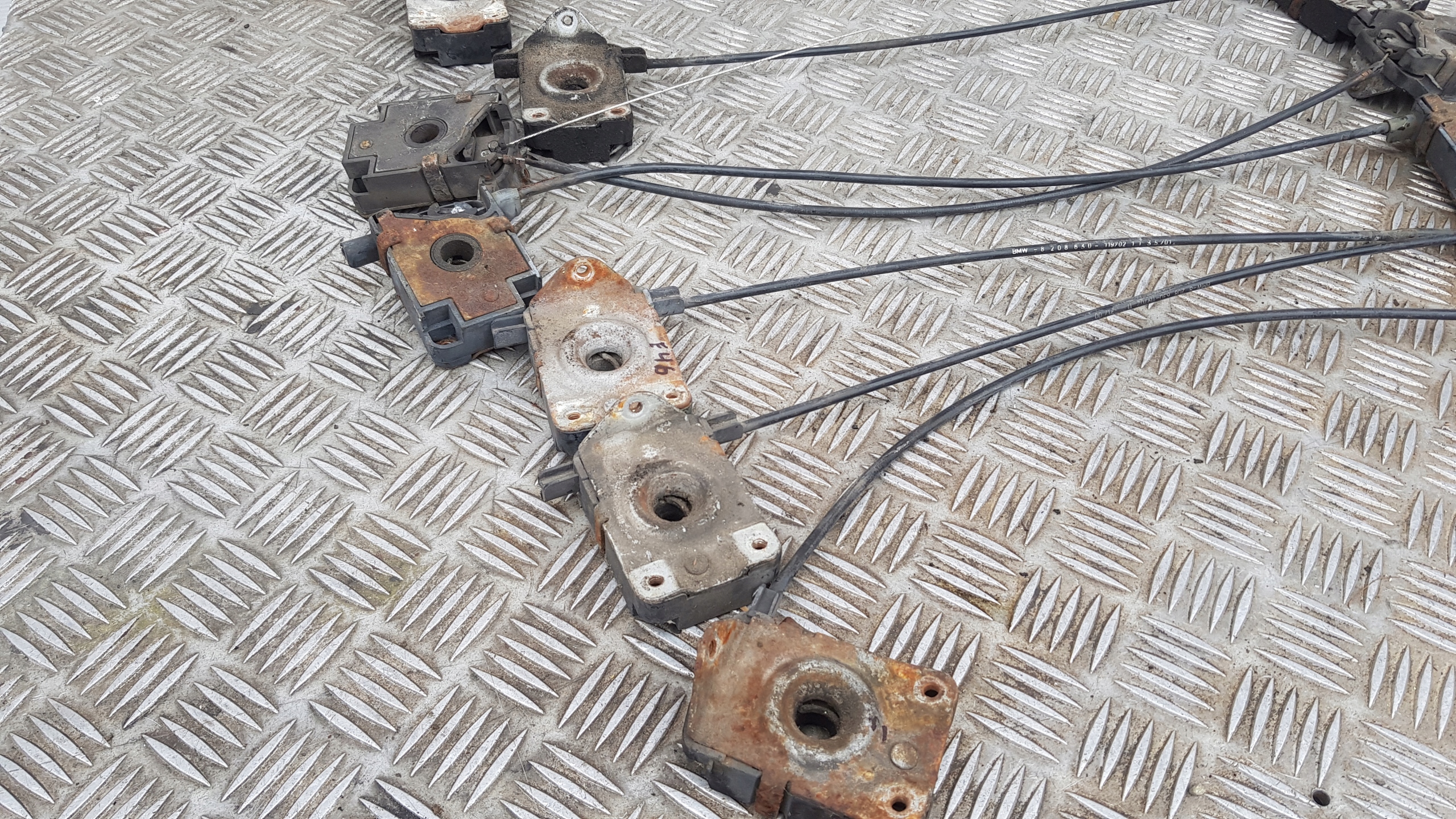 BMW 3 E46 lock ZAMKI bonnets rope left + right komplet